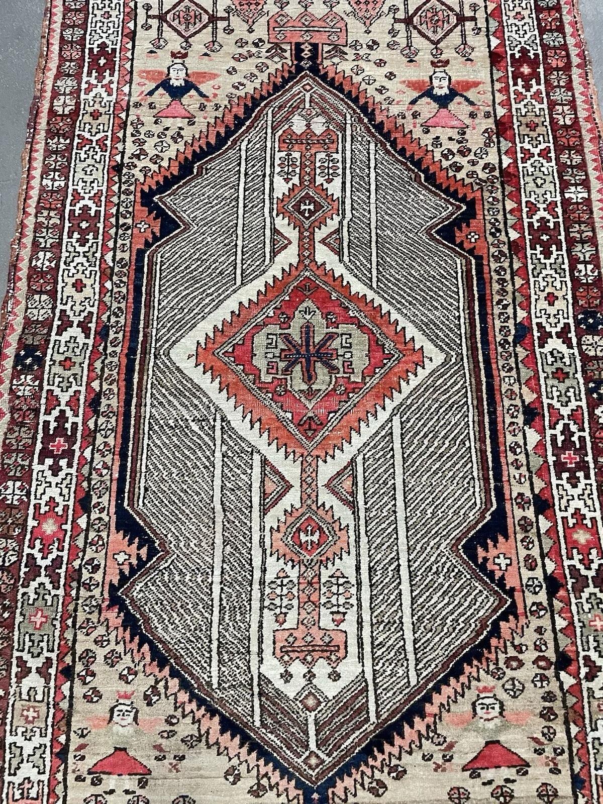 Exceptionally Rare Artistry: Antique Handmade Persian Seraband Wool Rug with Human Figures
Discover a truly extraordinary piece of textile art with this handmade antique Persian Seraband rug, meticulously woven from pure natural wool in Persia