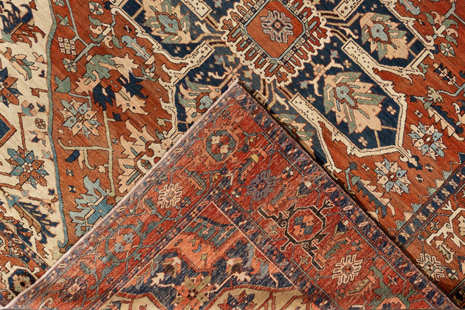 Handgefertigter antiker persischer Serapi-Medaillon-Wollteppich in Orange- Rostfarben  (Frühes 20. Jahrhundert) im Angebot