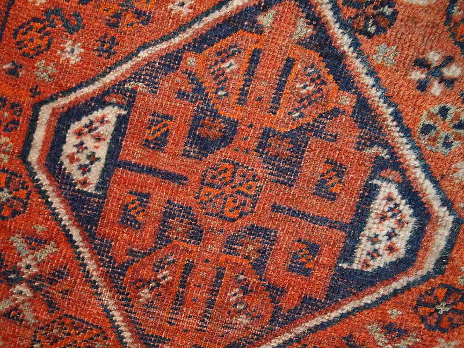 Handgefertigter antiker persischer Shiraz-Teppich im Used-Look, 1900er Jahre, 1C810 (Handgeknüpft) im Angebot