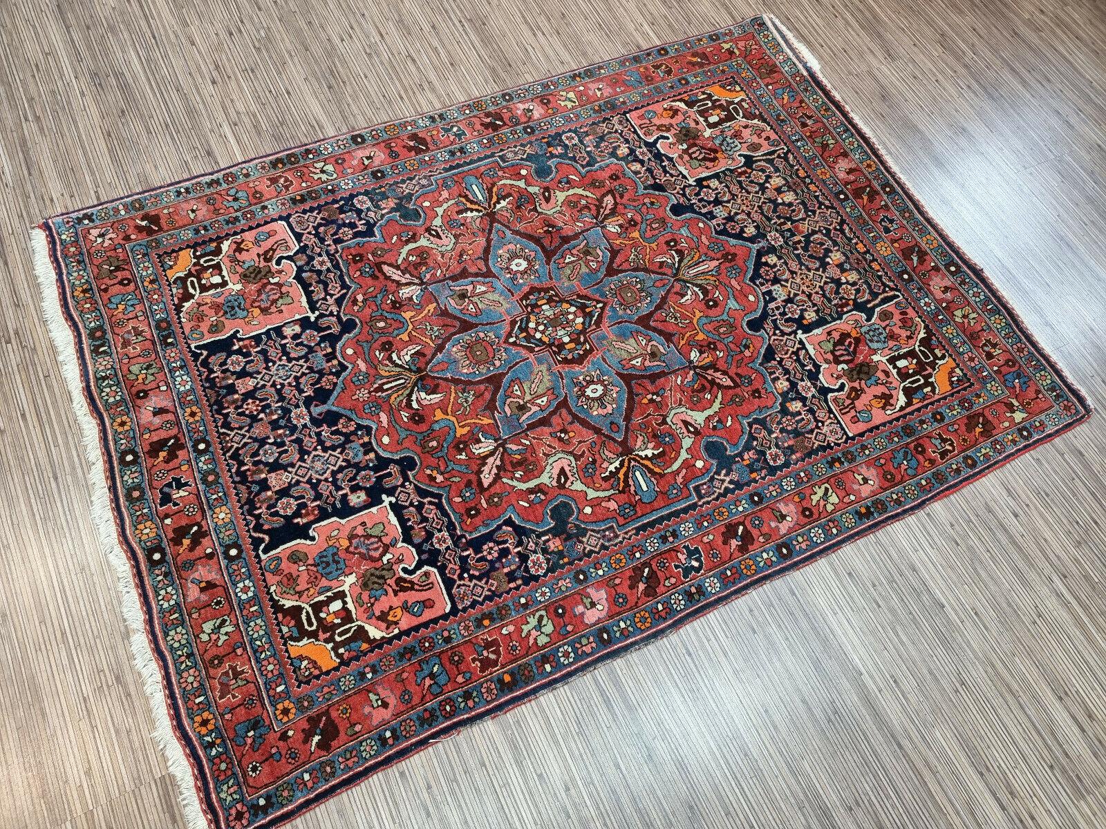 Handgefertigter antiker Bidjar-Teppich im persischen Stil 3.8' x 5.3', 1910er Jahre - 1D100 im Zustand „Gut“ im Angebot in Bordeaux, FR