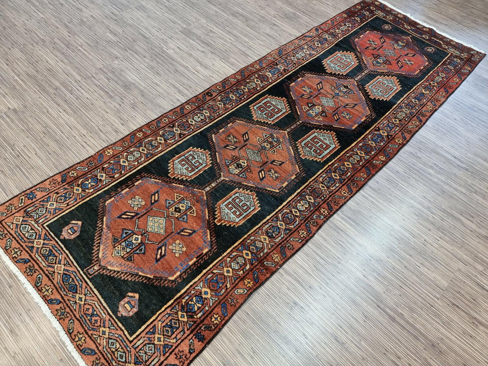 Handmade Antique Persian Style Hamadan Rug 3.2' x 9.1', 1920s - 1D105 In Good Condition In Bordeaux, FR