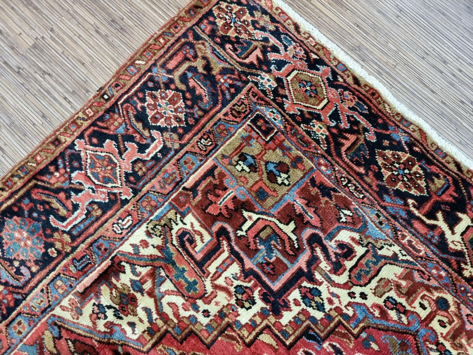 Handmade Antique Persian Style Heriz Rug 5.5' x 8.8', 1920s - 1D123 In Good Condition For Sale In Bordeaux, FR