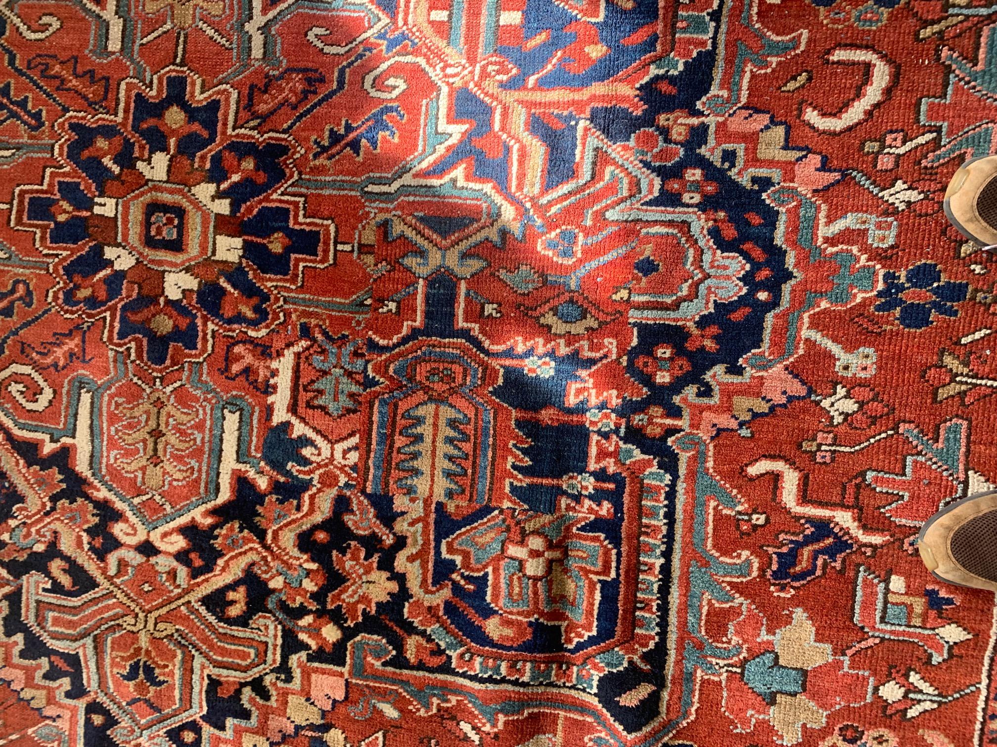 Handmade Antique Persian Style Heriz Rug 9.4' x 12.5', 1900s - 2B031 In Fair Condition For Sale In Bordeaux, FR