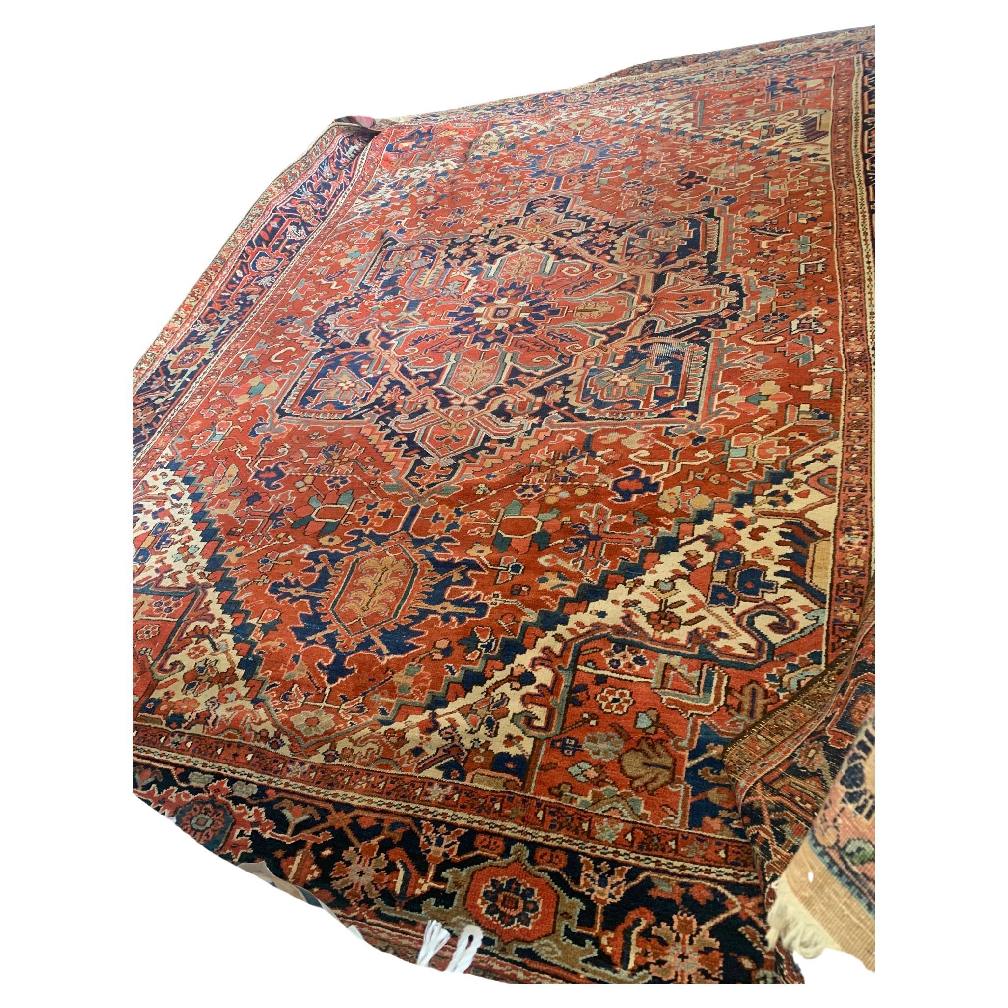 Handmade Antique Persian Style Heriz Rug 9.4' x 12.5', 1900s - 2B031 For Sale