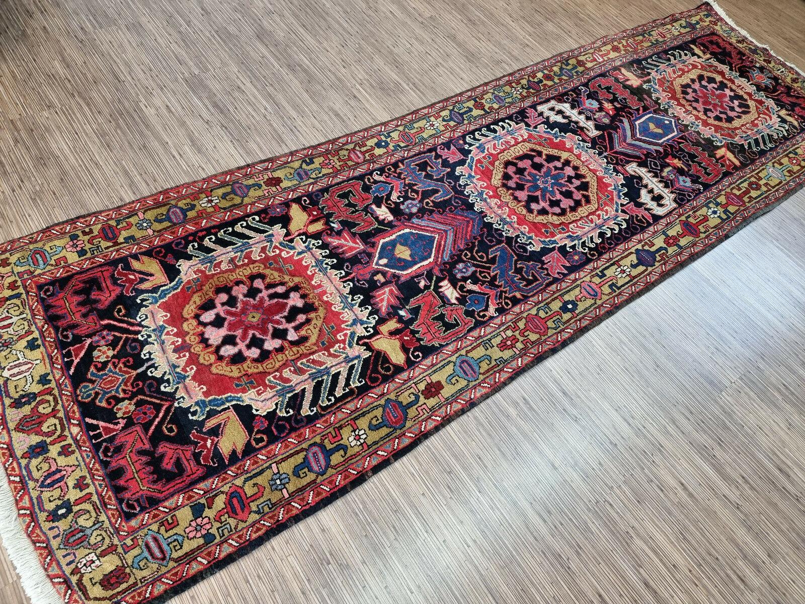 Handmade Antique Persian Style Heriz Runner Rug 3.7' x 12.1', 1920s - 1D78 In Good Condition For Sale In Bordeaux, FR