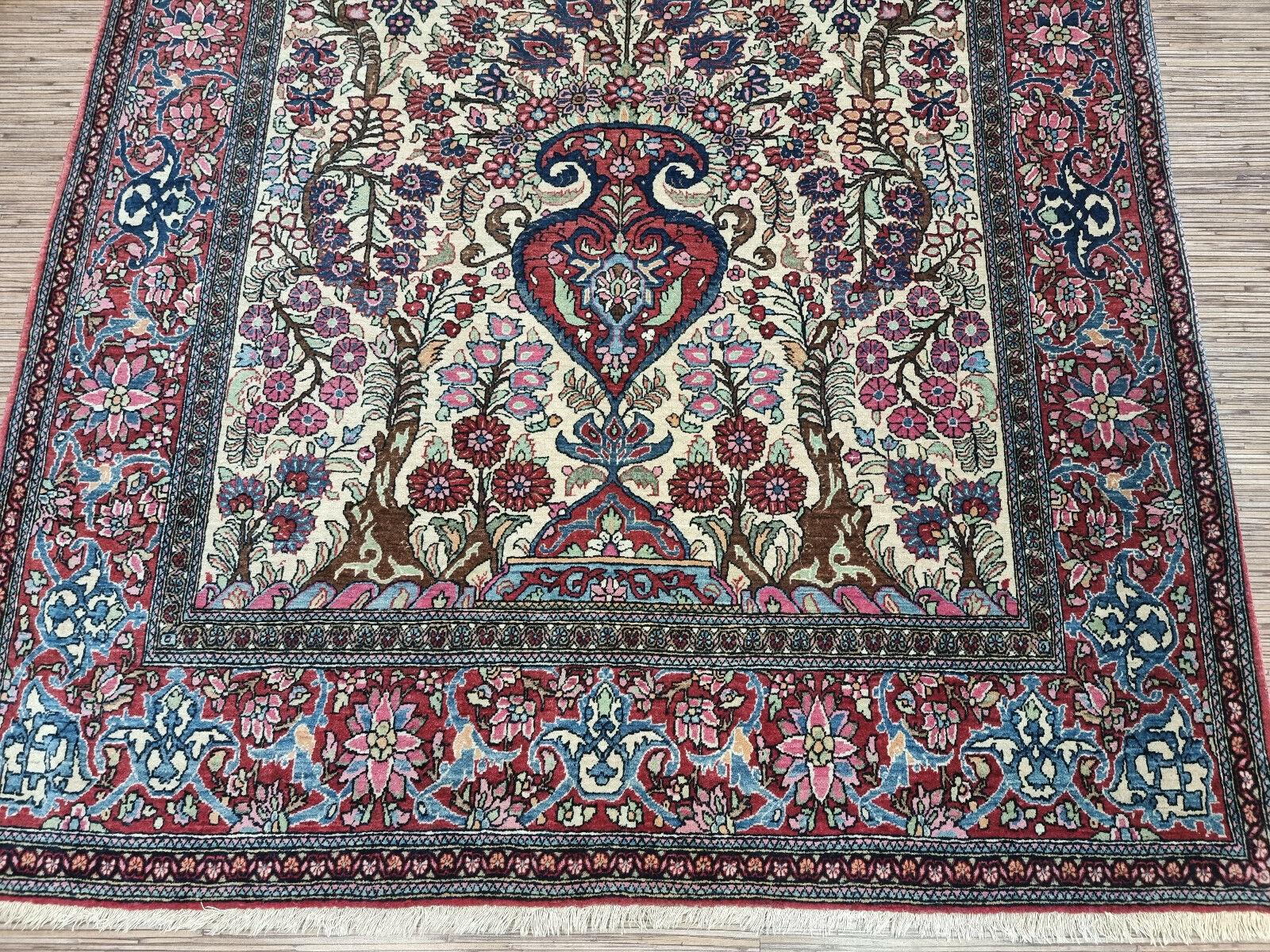 Handmade Antique Persian Style Isfahan Prayer Rug 4.6' x 6.8', 1900s - 1D85 For Sale 1