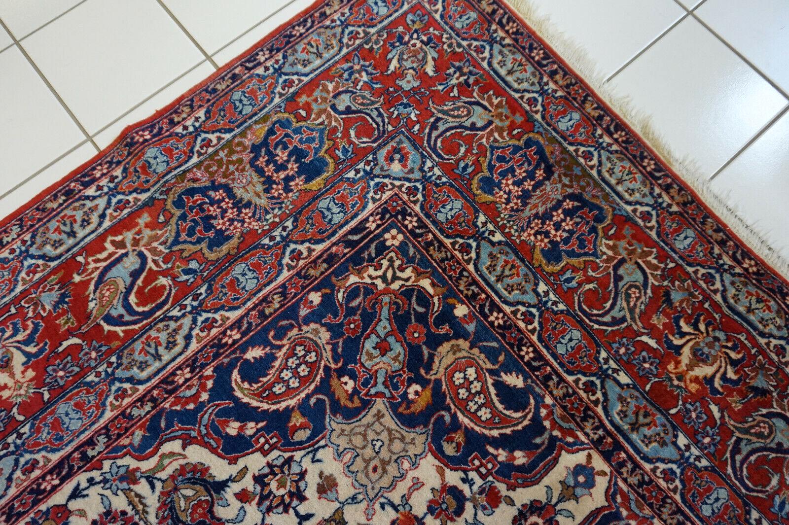 Handgefertigter antiker Isfahan-Teppich im persischen Stil 4,5' x 7,7', 1920er Jahre - 1D53 im Angebot 1