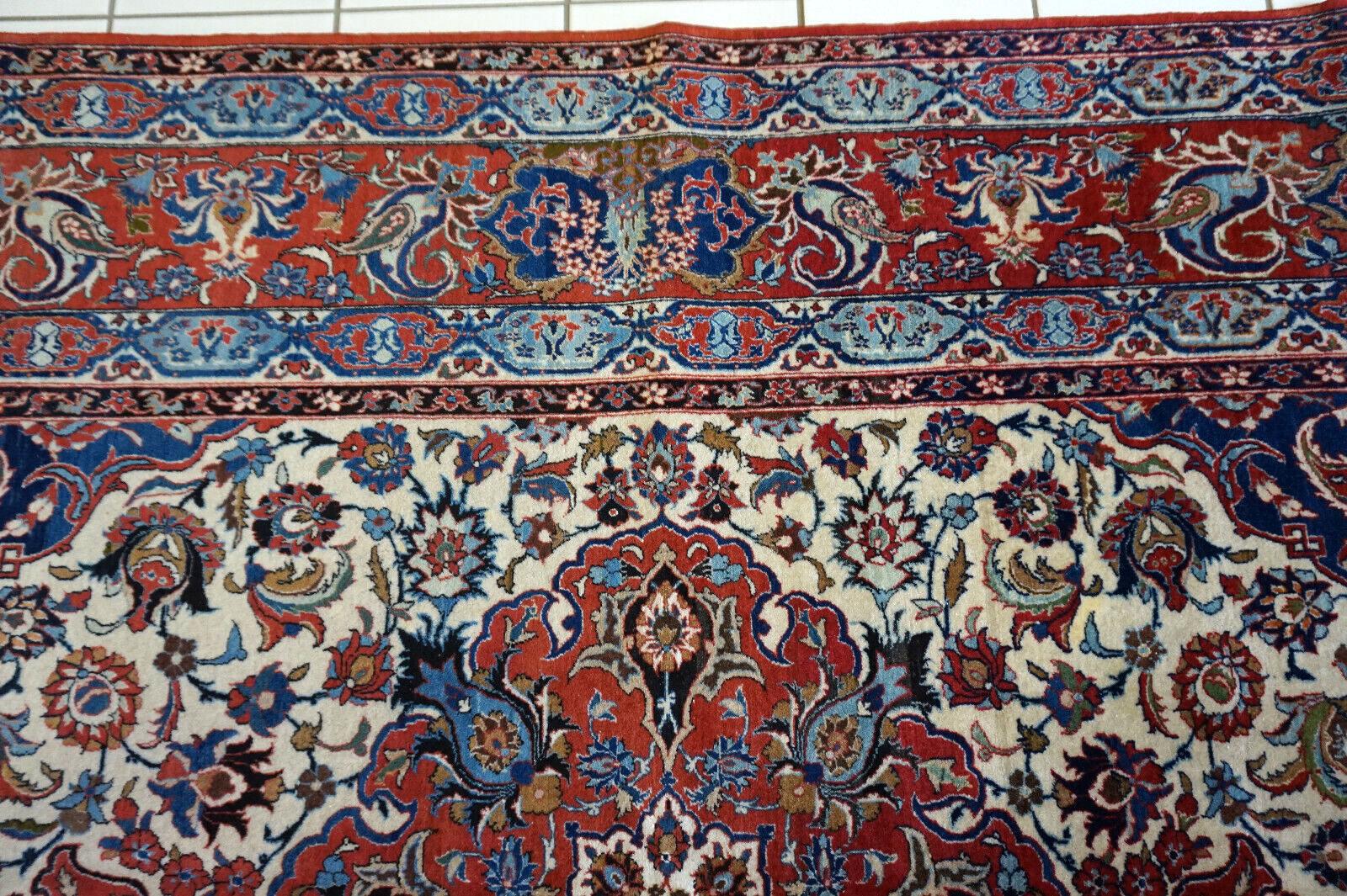 Handgefertigter antiker Isfahan-Teppich im persischen Stil 4,5' x 7,7', 1920er Jahre - 1D53 im Angebot 3