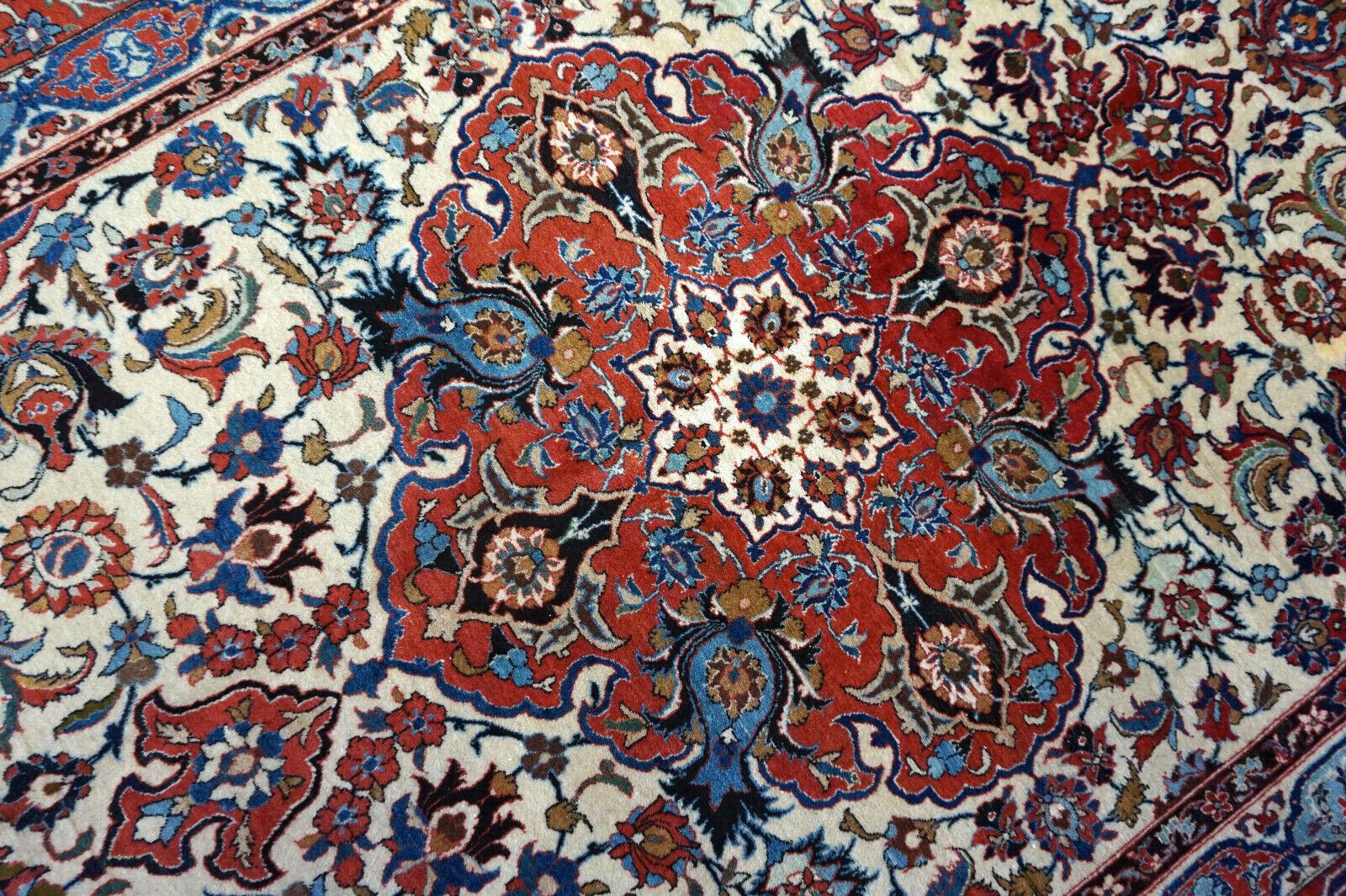 Handgefertigter antiker Isfahan-Teppich im persischen Stil 4,5' x 7,7', 1920er Jahre - 1D53 im Angebot 4