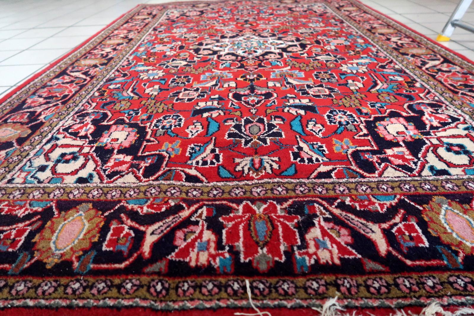 Handmade Antique Persian Style Kashan Rug 4.2' x 6.5', 1920s - 1C1119 For Sale 7