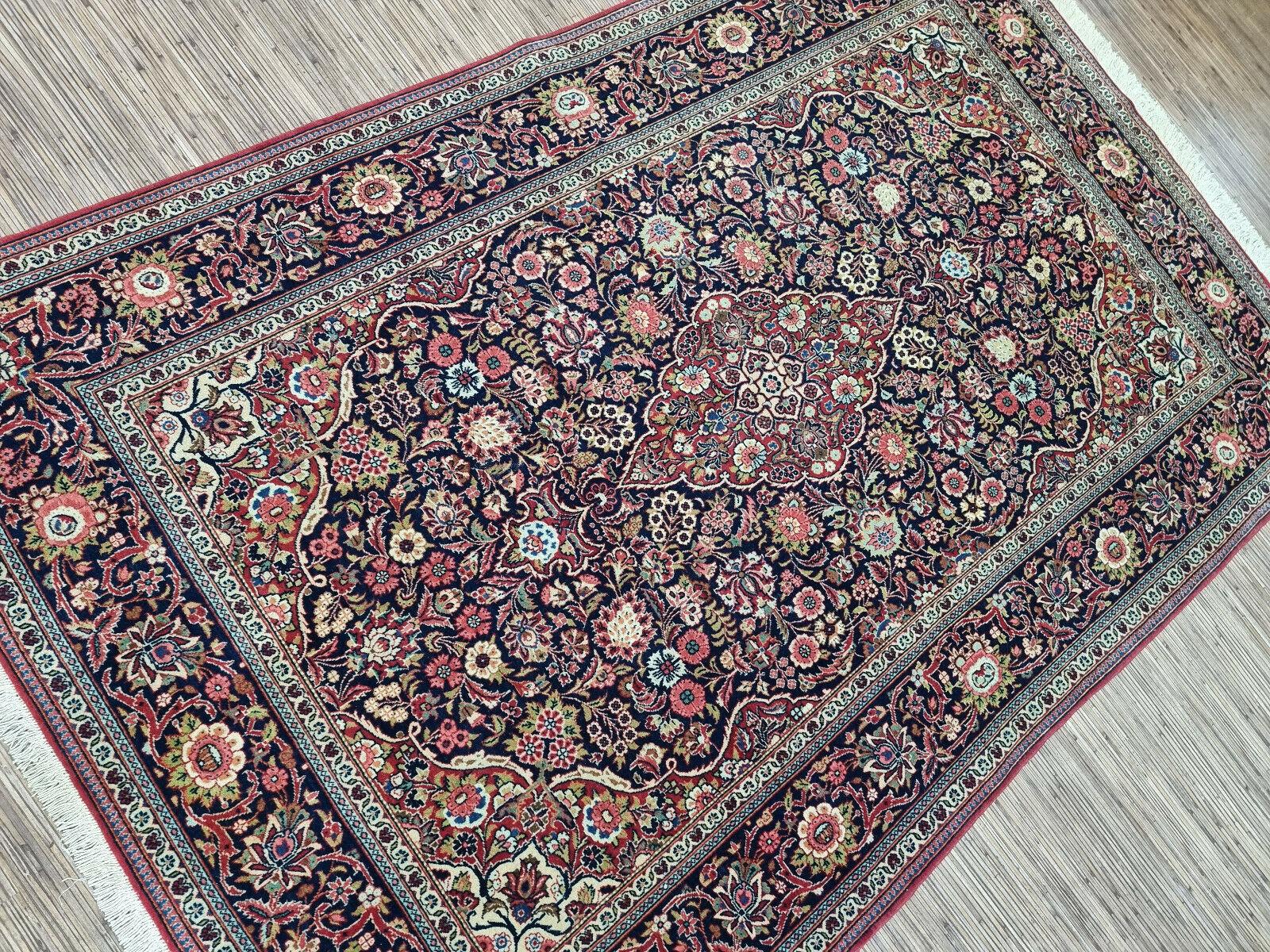 Handmade Antique Persian Style Kashan Rug 4.3' x 6.6', 1920s - 1D77 For Sale 5