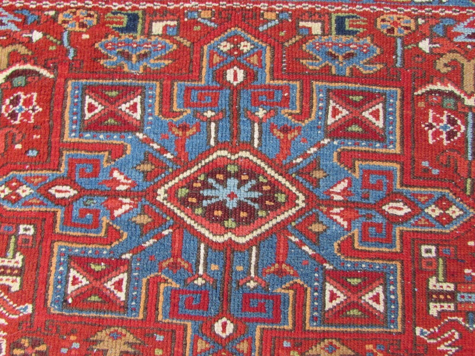  Handgefertigter antiker Karajeh-Teppich im persischen Stil 4,6' x 6', 1920er Jahre - 1Q56 (Frühes 20. Jahrhundert) im Angebot