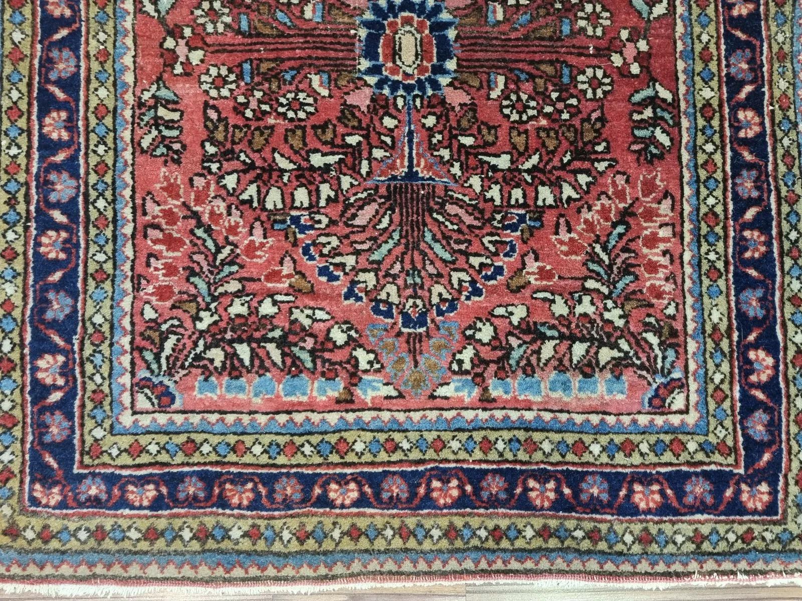 Noué à la main Tapis Sarouk de style persan ancien fait à la main 1.9' x 2,4', années 1920 - 1D139 en vente