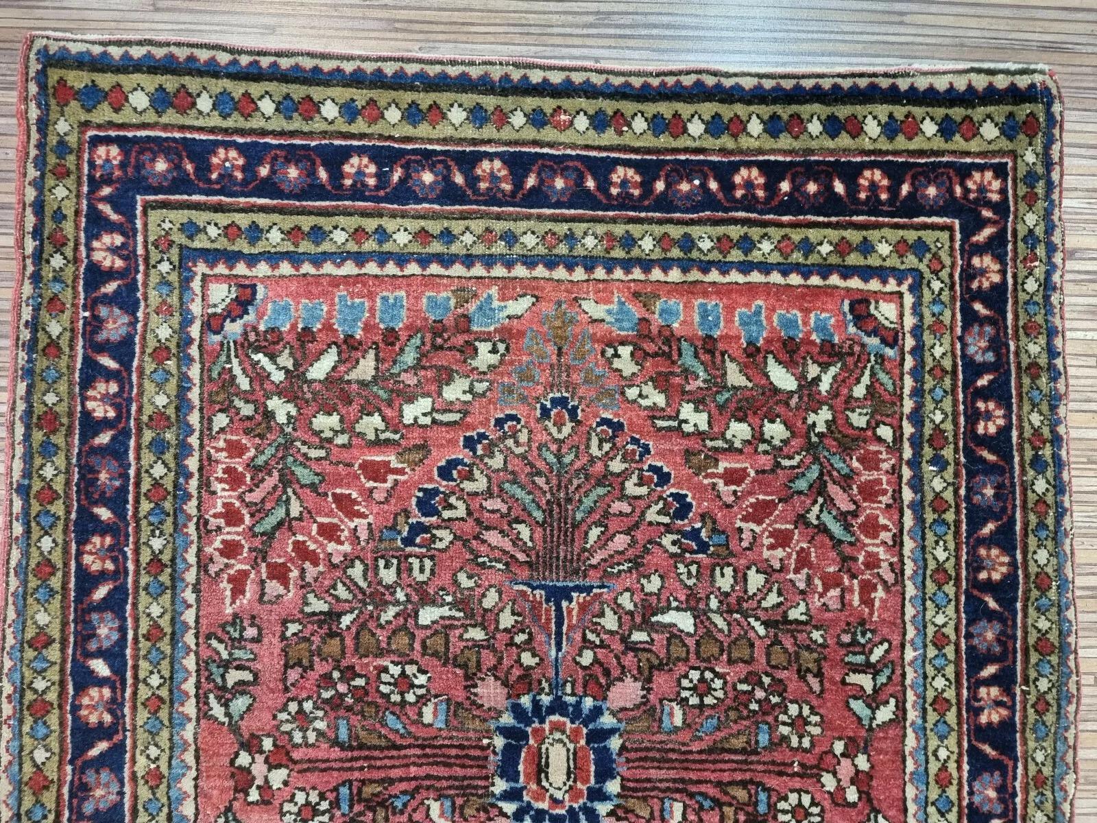 Début du 20ème siècle Tapis Sarouk de style persan ancien fait à la main 1.9' x 2,4', années 1920 - 1D139 en vente