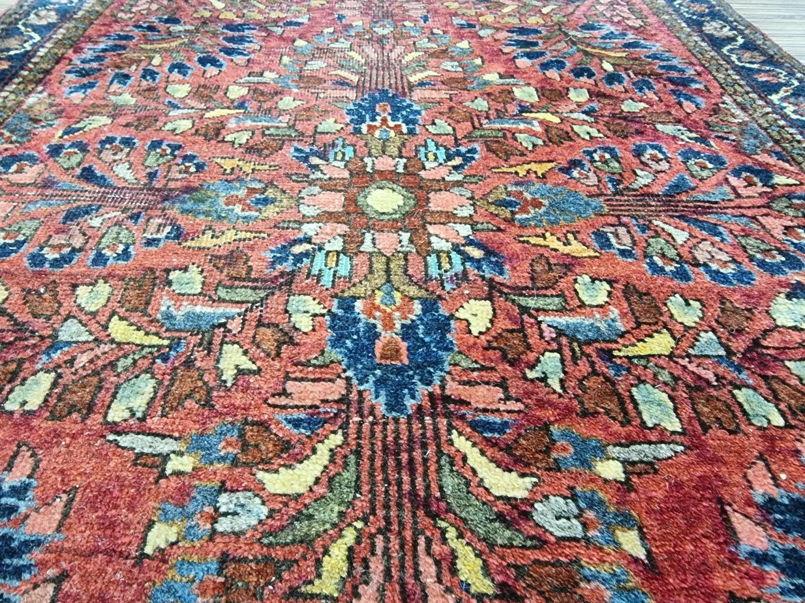 Tapis Sarouk de style persan ancien fait à la main 2' x 2,5', années 1920 - 1D138 en vente 3