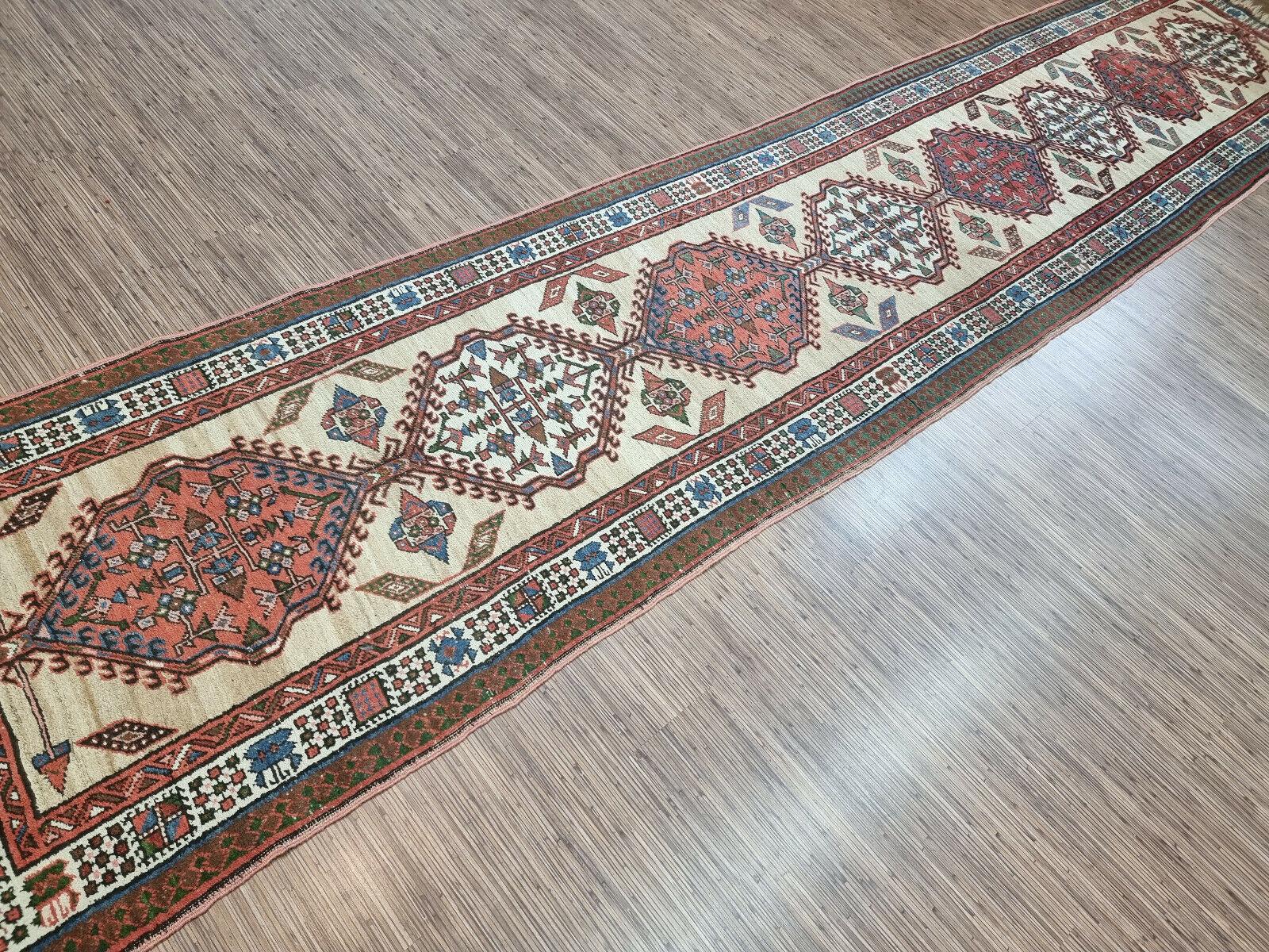 Handmade Antique Persian Style Serab Runner Rug 3.2' x 14.9', 1900s - 1D101 In Good Condition For Sale In Bordeaux, FR