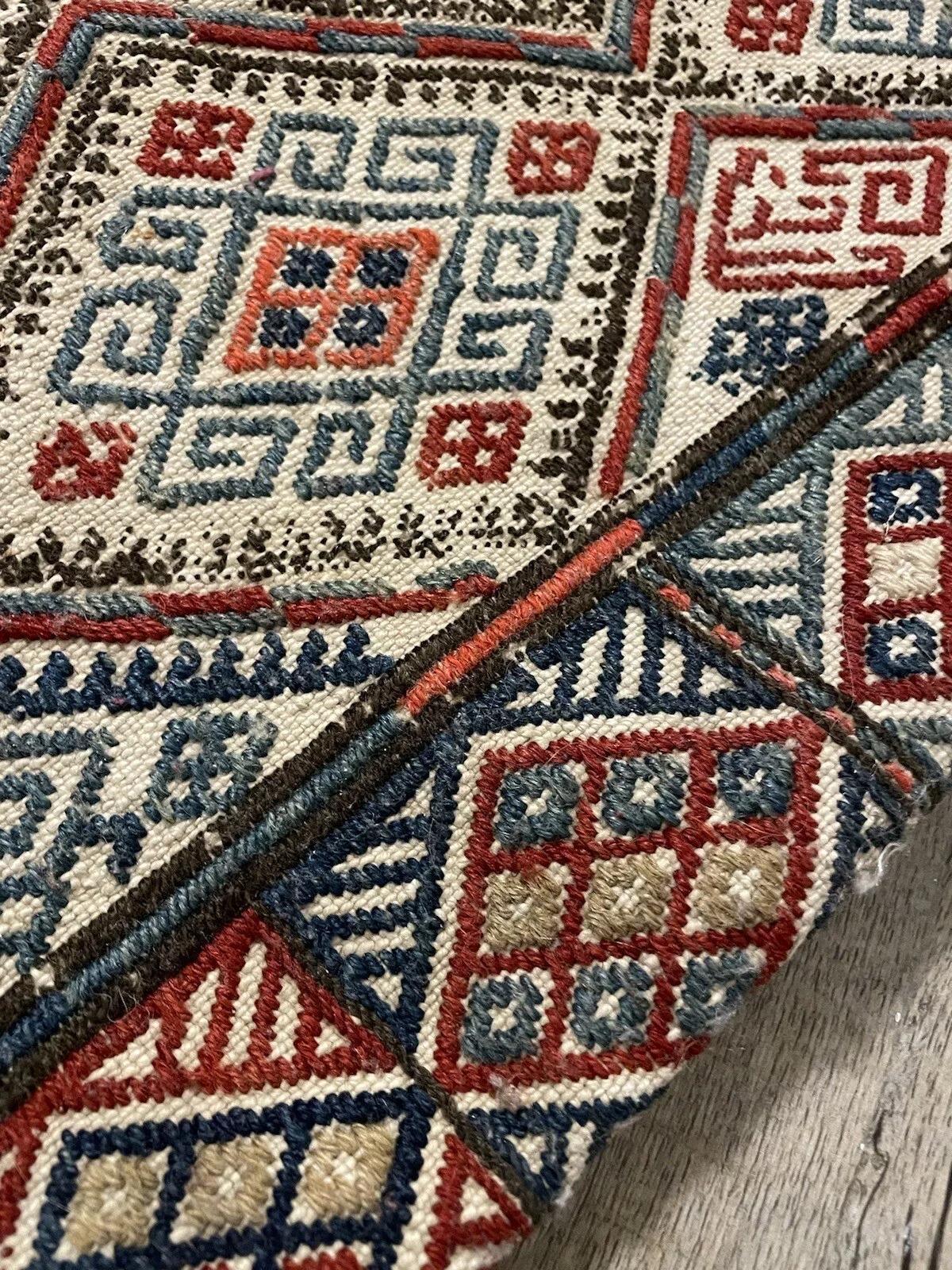 Sac de collection persan ancien Sumak fait à la main 1,3' x 1,3', années 1930 - 1N51 en vente 4