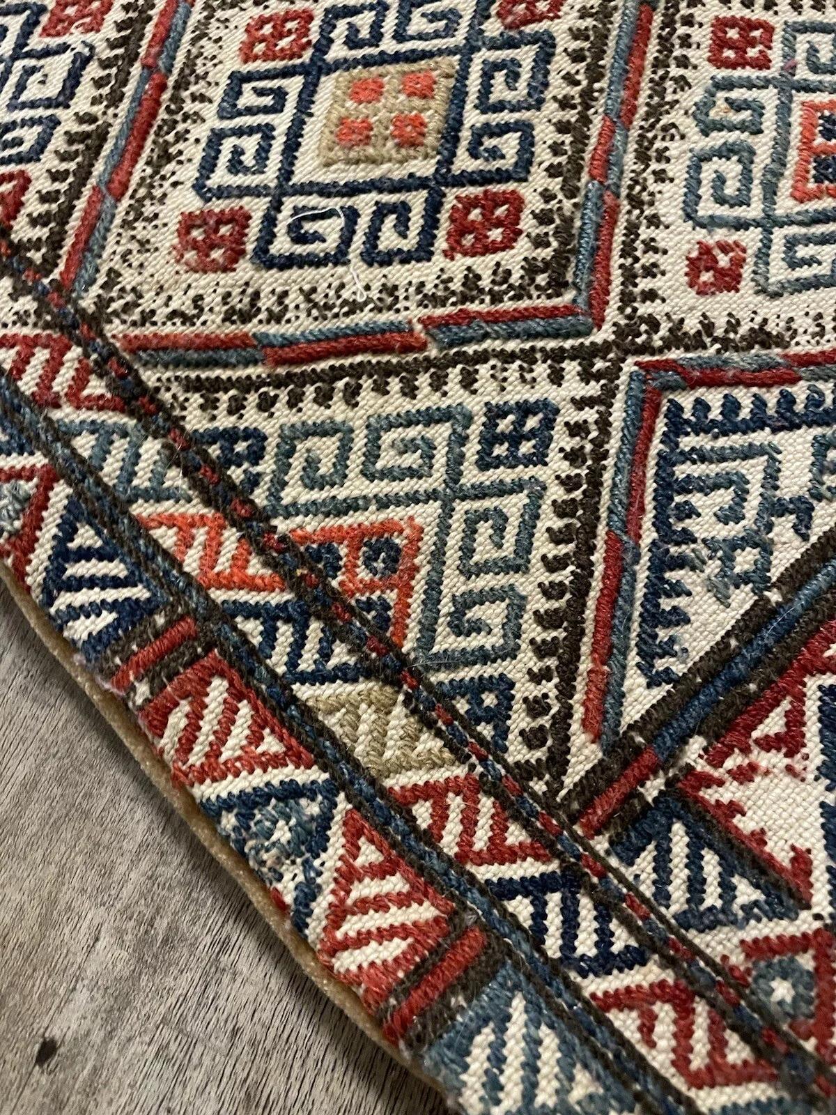 Laine Sac de collection persan ancien Sumak fait à la main 1,3' x 1,3', années 1930 - 1N51 en vente