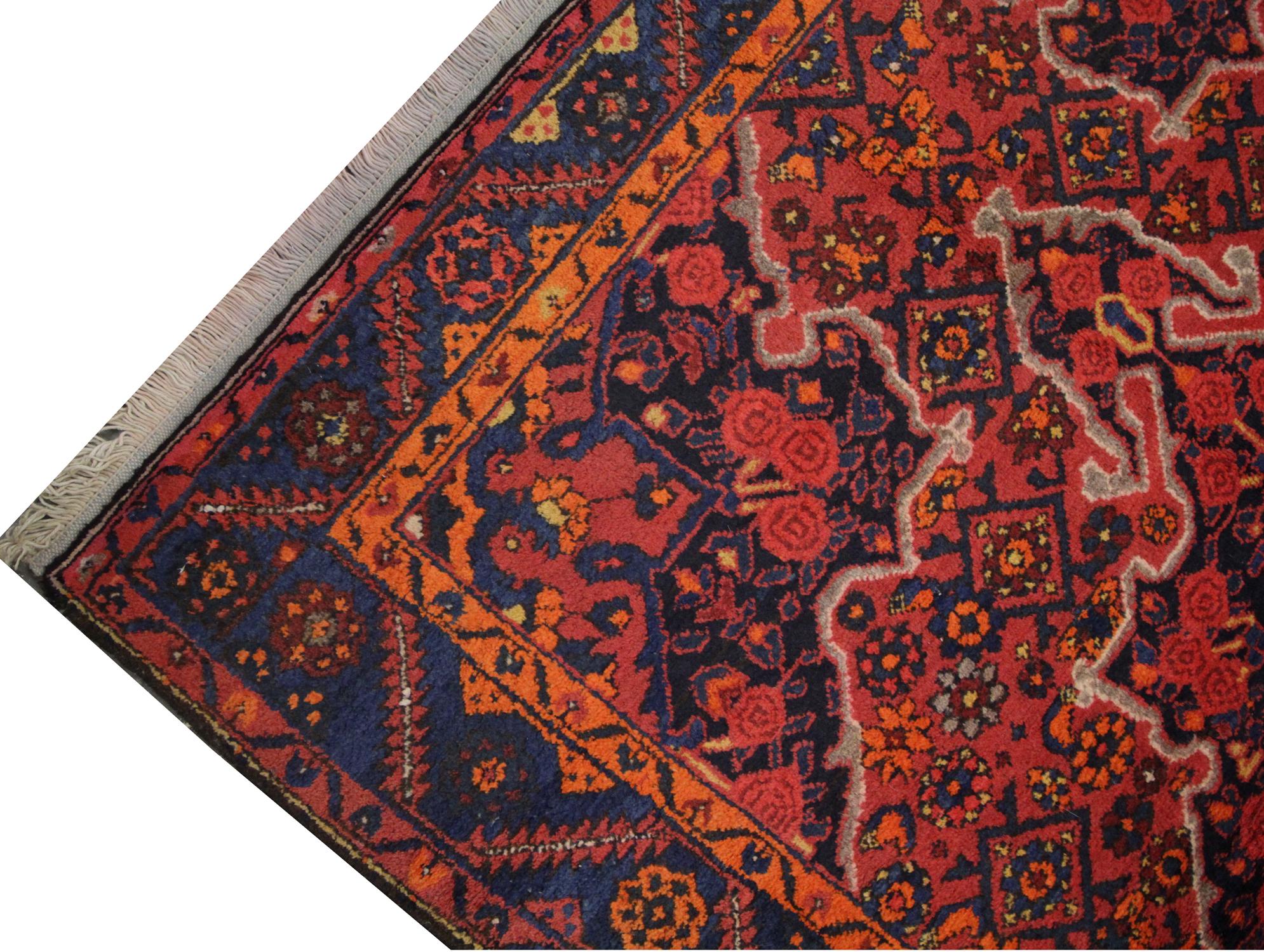Turc Tapis antique fait à la main Tapis oriental caucasien Karabagh Tapis de salon en laine rouge en vente
