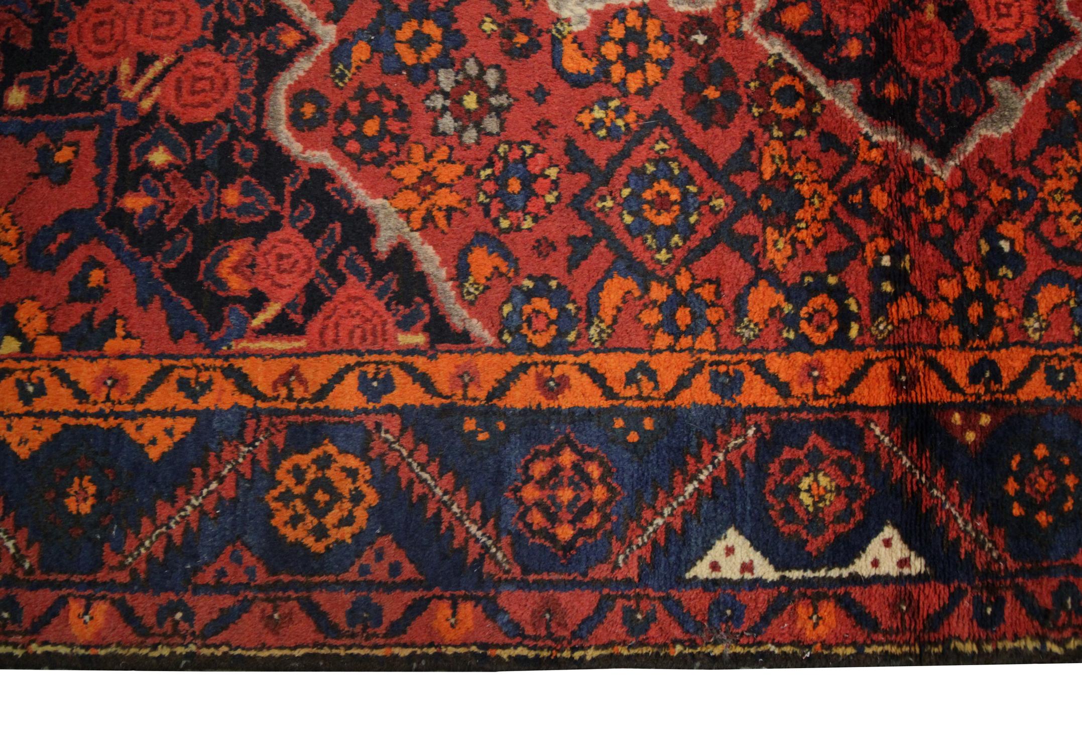 Teinture végétale Tapis antique fait à la main Tapis oriental caucasien Karabagh Tapis de salon en laine rouge en vente