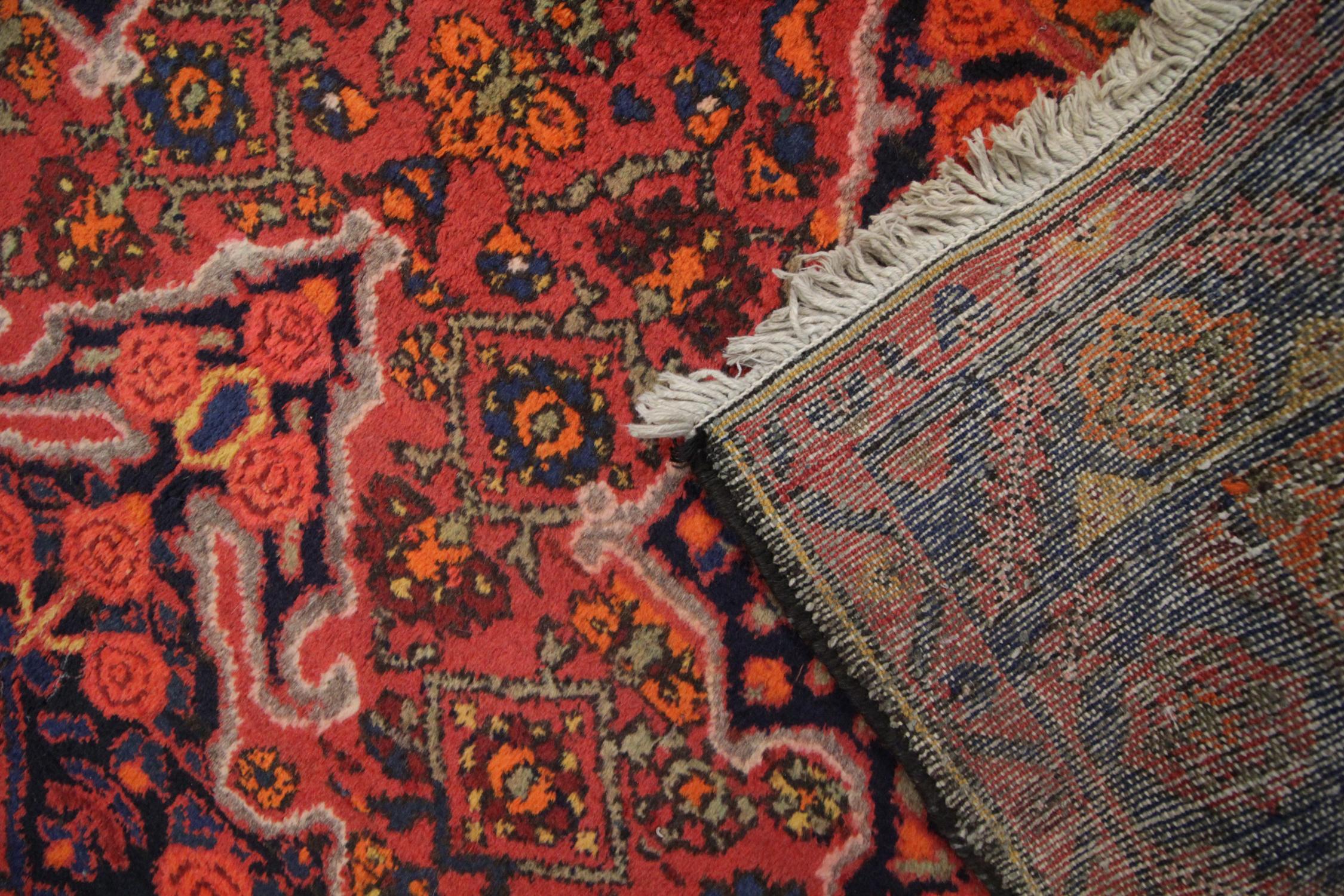 Laine Tapis antique fait à la main Tapis oriental caucasien Karabagh Tapis de salon en laine rouge en vente