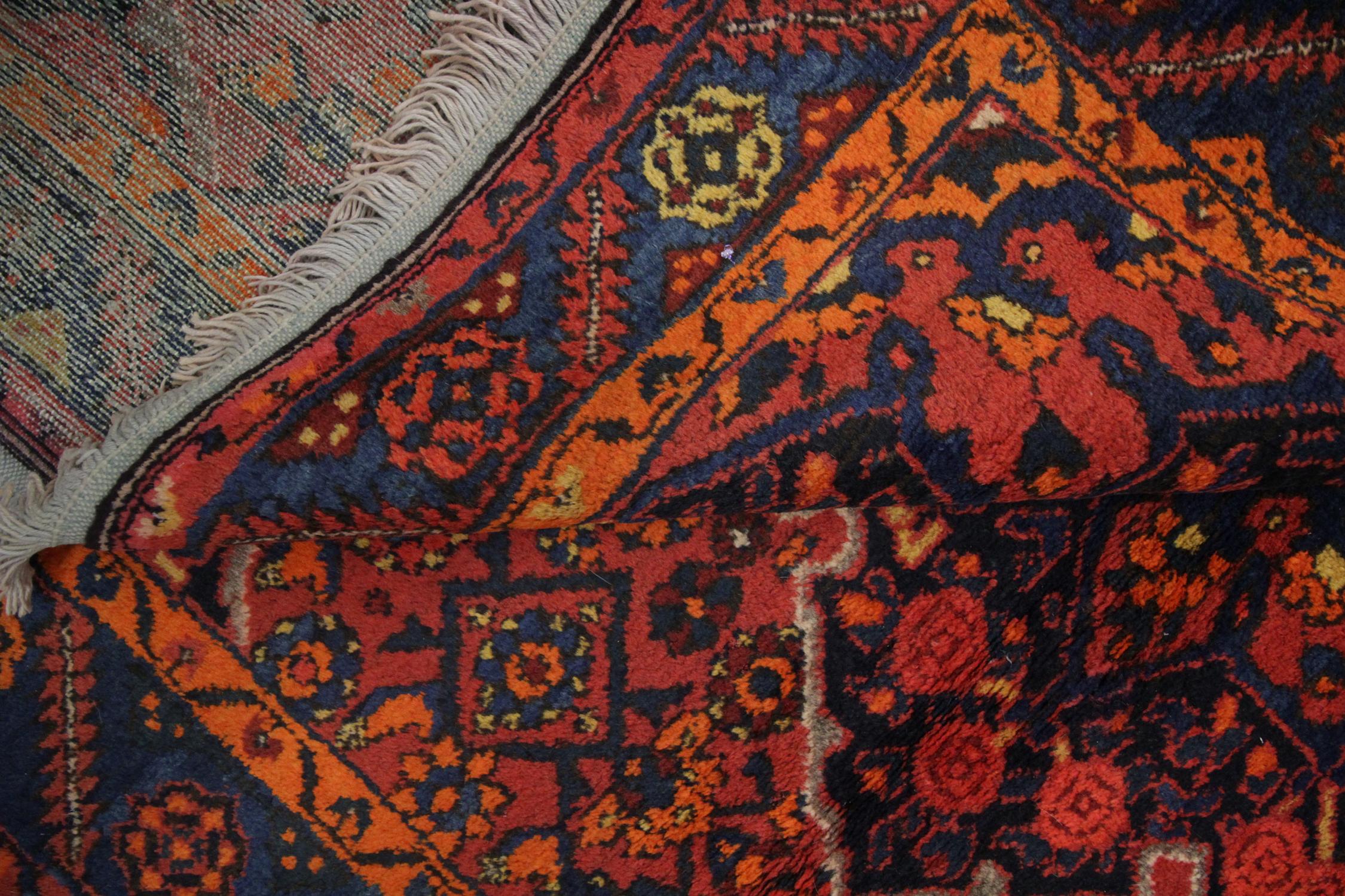 Tapis antique fait à la main Tapis oriental caucasien Karabagh Tapis de salon en laine rouge en vente 1