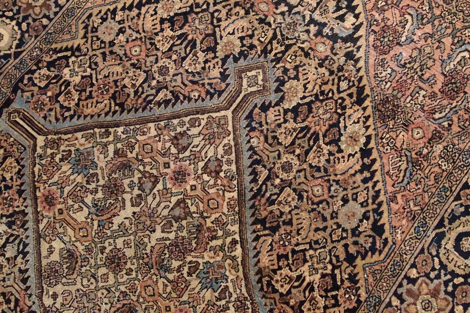 Asiatico Tappeto antico fatto a mano in stile Sarouk Farahan, 1880, 1B738 in vendita