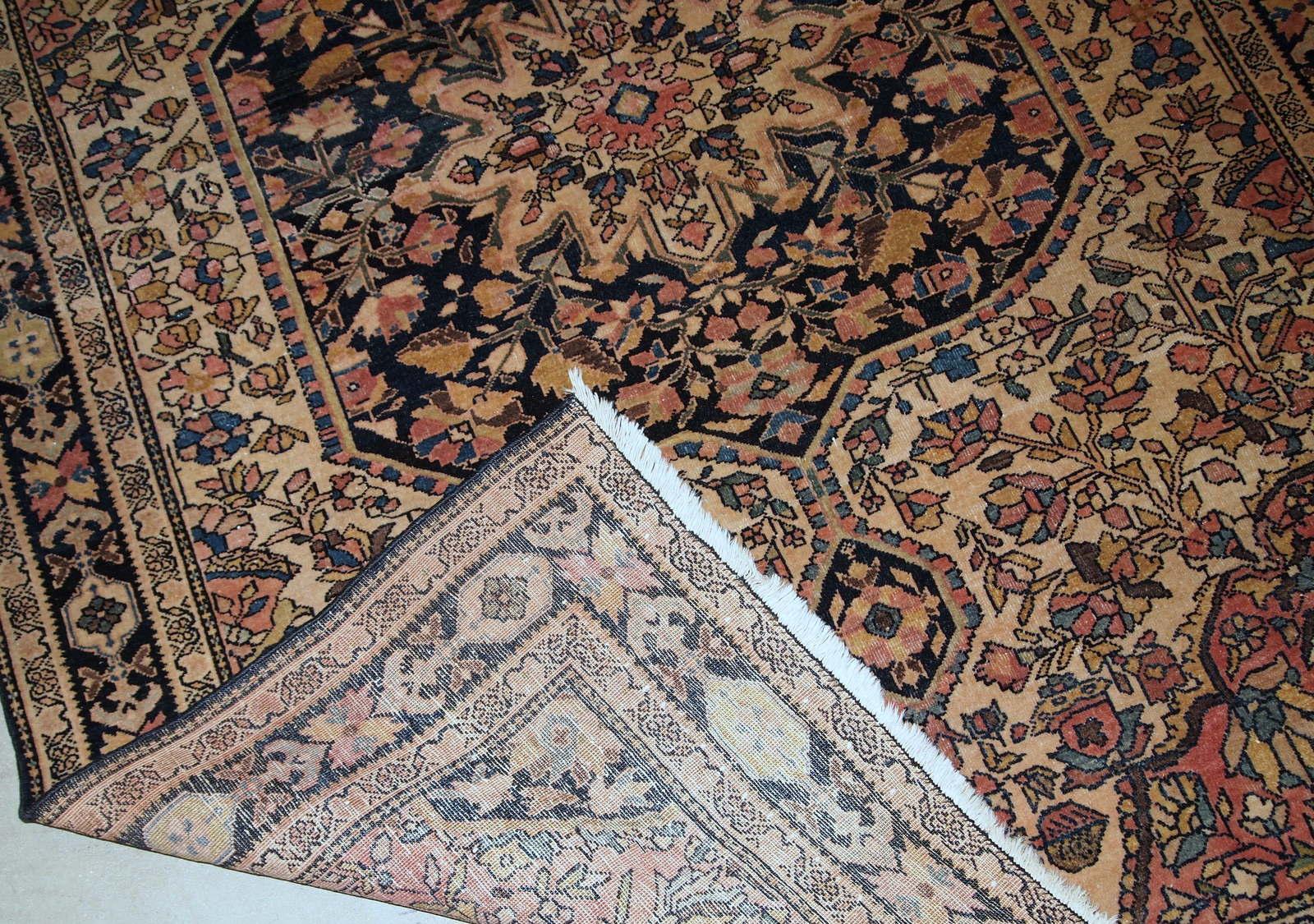 Handmade antique Sarouk Farahan rug in original good condition, has some low pile. The rug has been made in the beginning of 20th century.

- Condition: original, some low pile,

- circa 1900s,

- Size: 4' x 6.3' (122cm x 192cm),

-