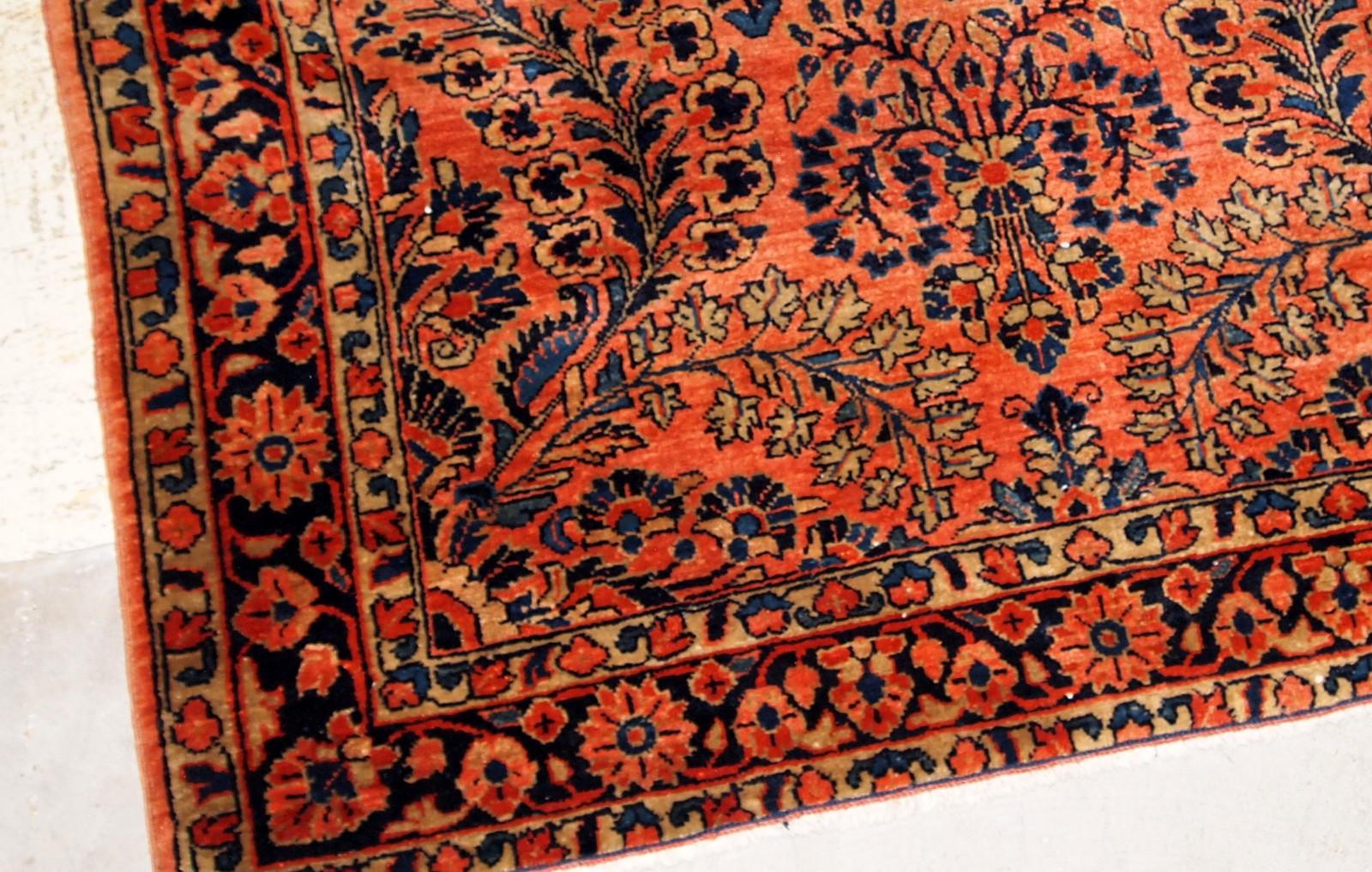 Antique Sarouk rug in red shade with classic floral design. The rug is from the beginning of 20th century in original good condition.

- Condition: original good,

- circa: 1920s,

- Size: 3.2' x 5.3' ( 97cm x 161cm ),

- Material: