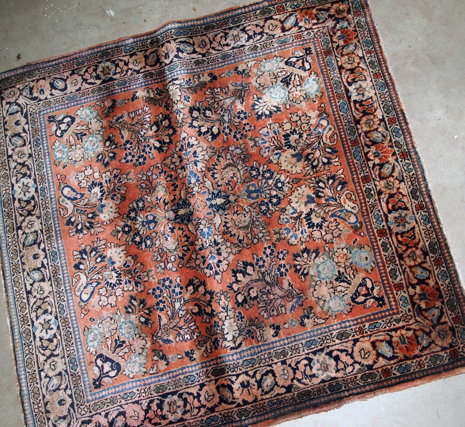 Hand-Knotted Handmade antique Sarouk Style Rug, 1920s, 1B744 For Sale