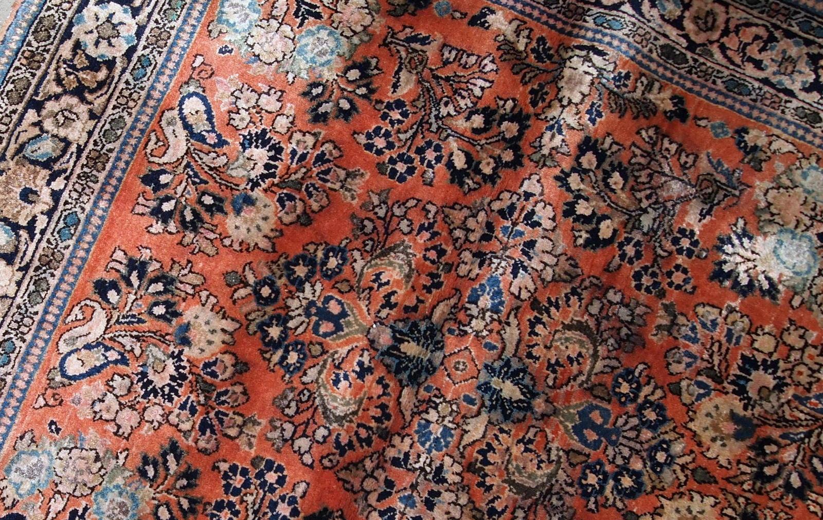 Handgefertigter antiker Teppich im Sarouk-Stil, 1920er Jahre, 1B744 im Zustand „Gut“ im Angebot in Bordeaux, FR