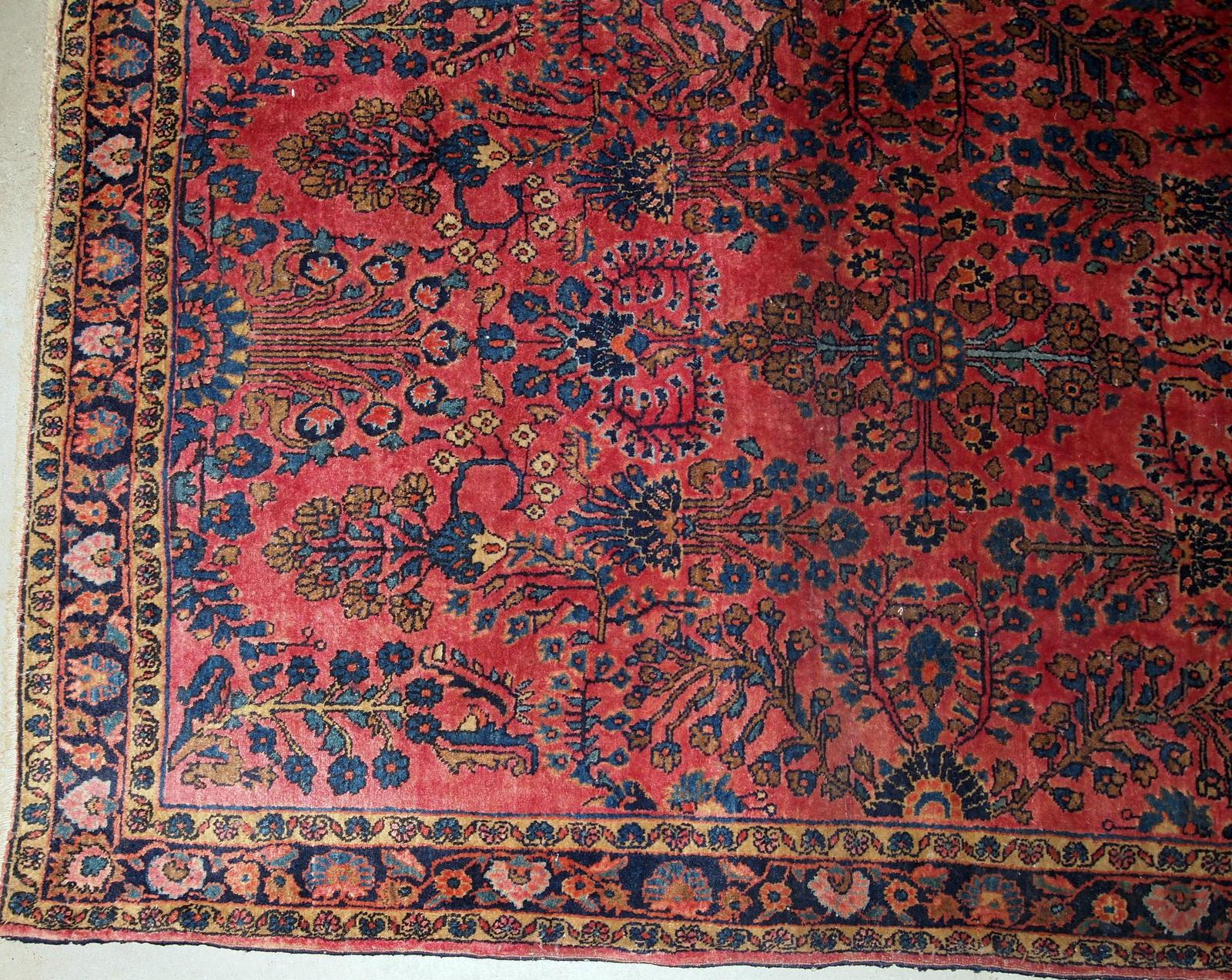 Hand-weaved antique Sarouk rug from the beginning of 20th century. The rug is in original good condition.

- Condition: original good,

- circa 1920s

- Size: 3.7' x 5.4' (112cm x 164cm),

- Material: wool

- Country of origin: Middle