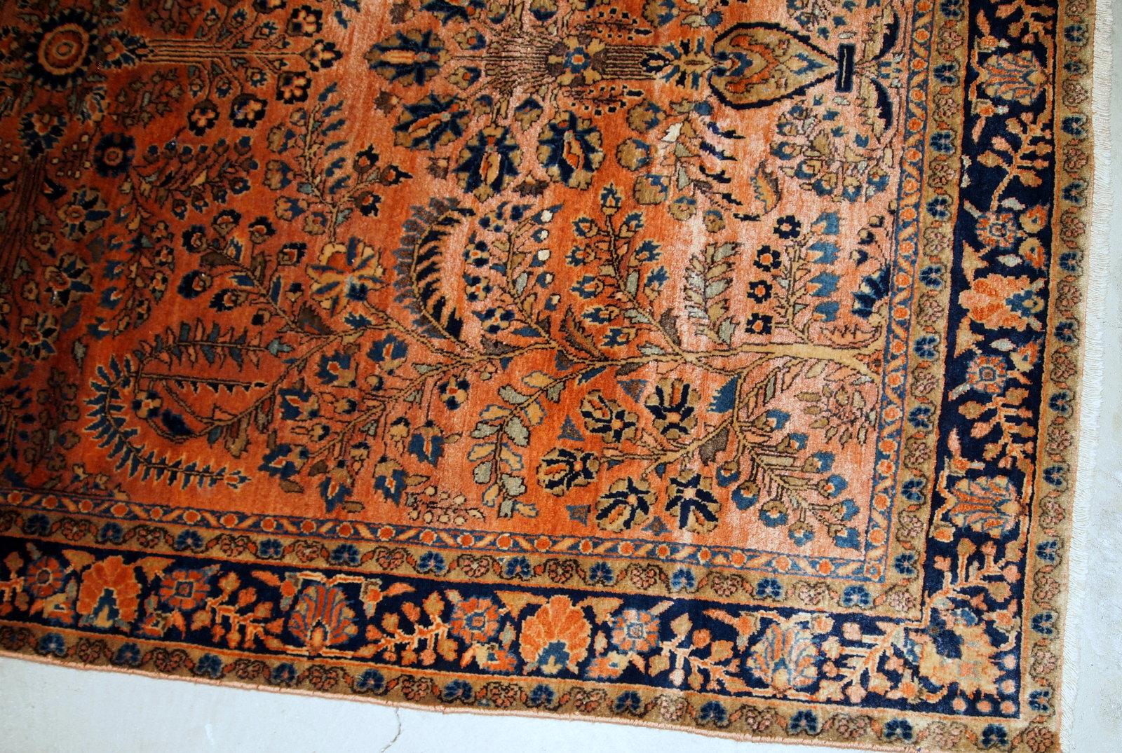 Handmade antique Sarouk rug in original good condition. The rug has been made in the beginning of 20th century in pale red wool.

- Condition: original good,

- circa 1920s.

- Size: 4' x 6.8' (122cm x 195cm),

- Material: wool,

- Country