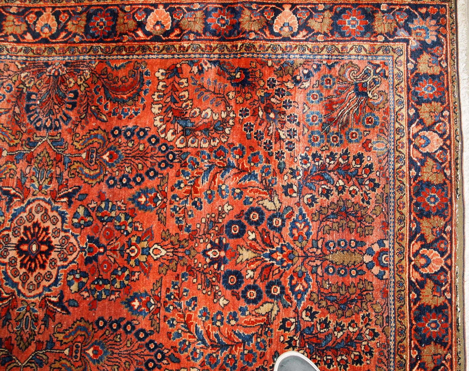 Handmade Antique Sarouk Style Rug, 1920s, 1B789 In Good Condition For Sale In Bordeaux, FR