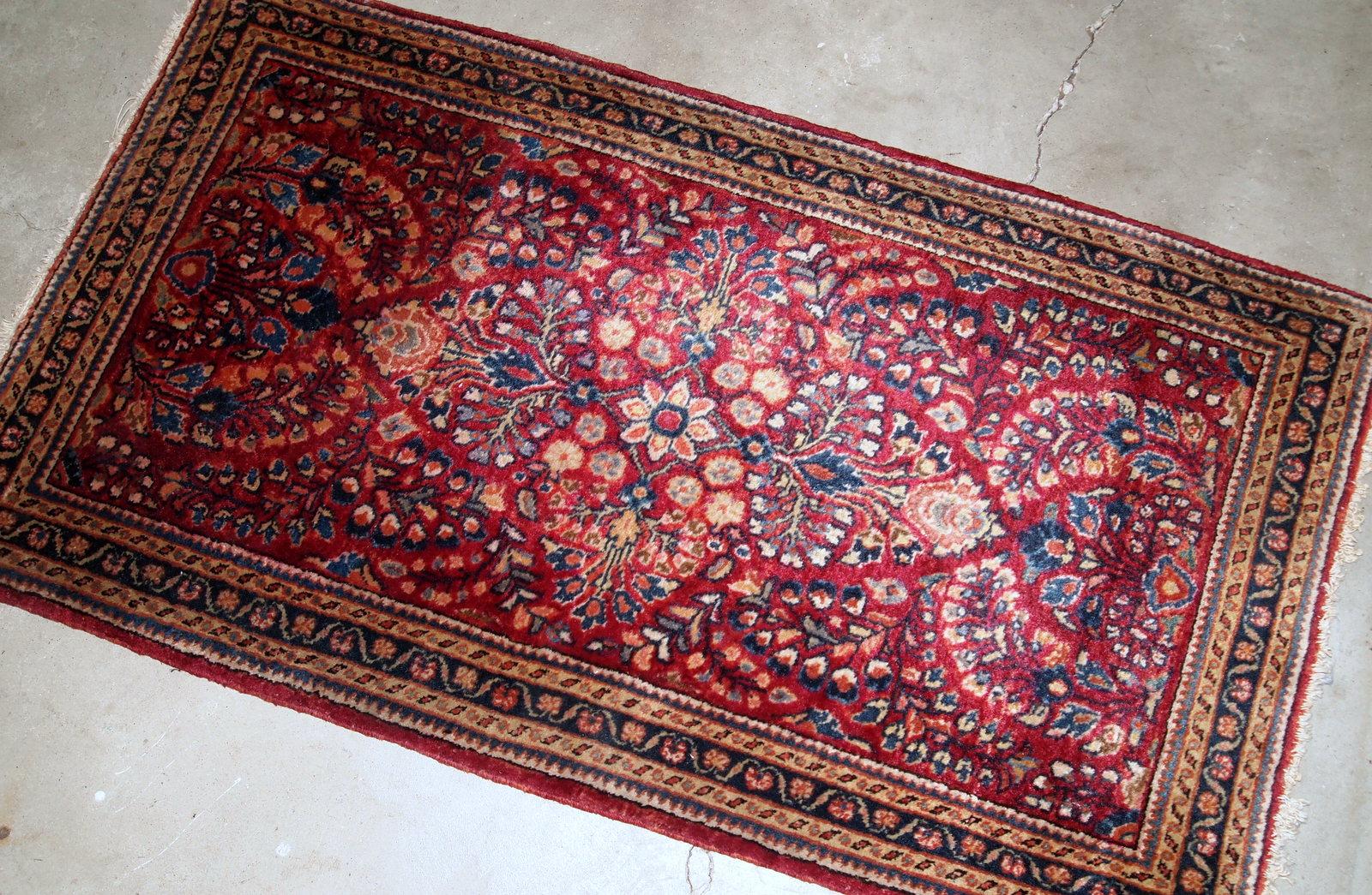 Hand-Knotted Handmade Antique Sarouk Style Rug, 1920s, 1B815 For Sale