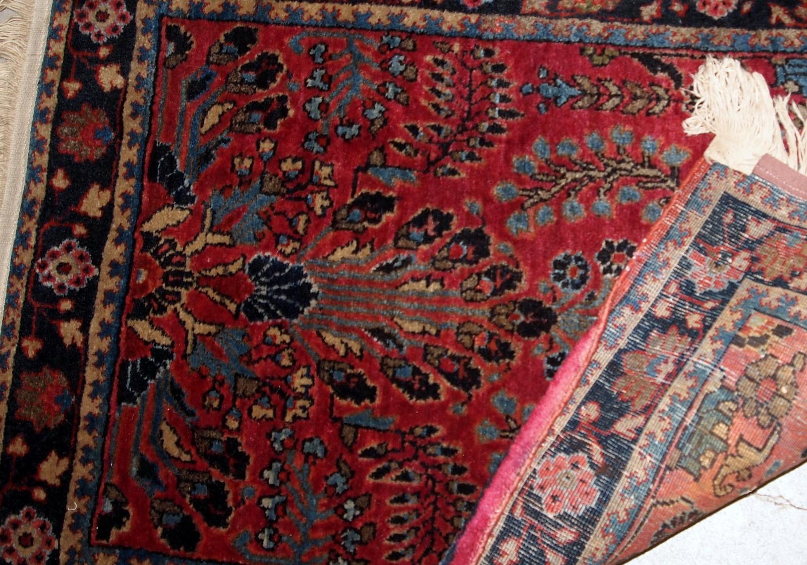 Handmade antique Sarouk style rug in original good condition. The rug is from the beginning of 20th century made in Traditional design.

- Condition: original good,

- circa 1920s,

- Size: 2.1' x 3.2' (64 cm x 97 cm),

- Material: wool

-