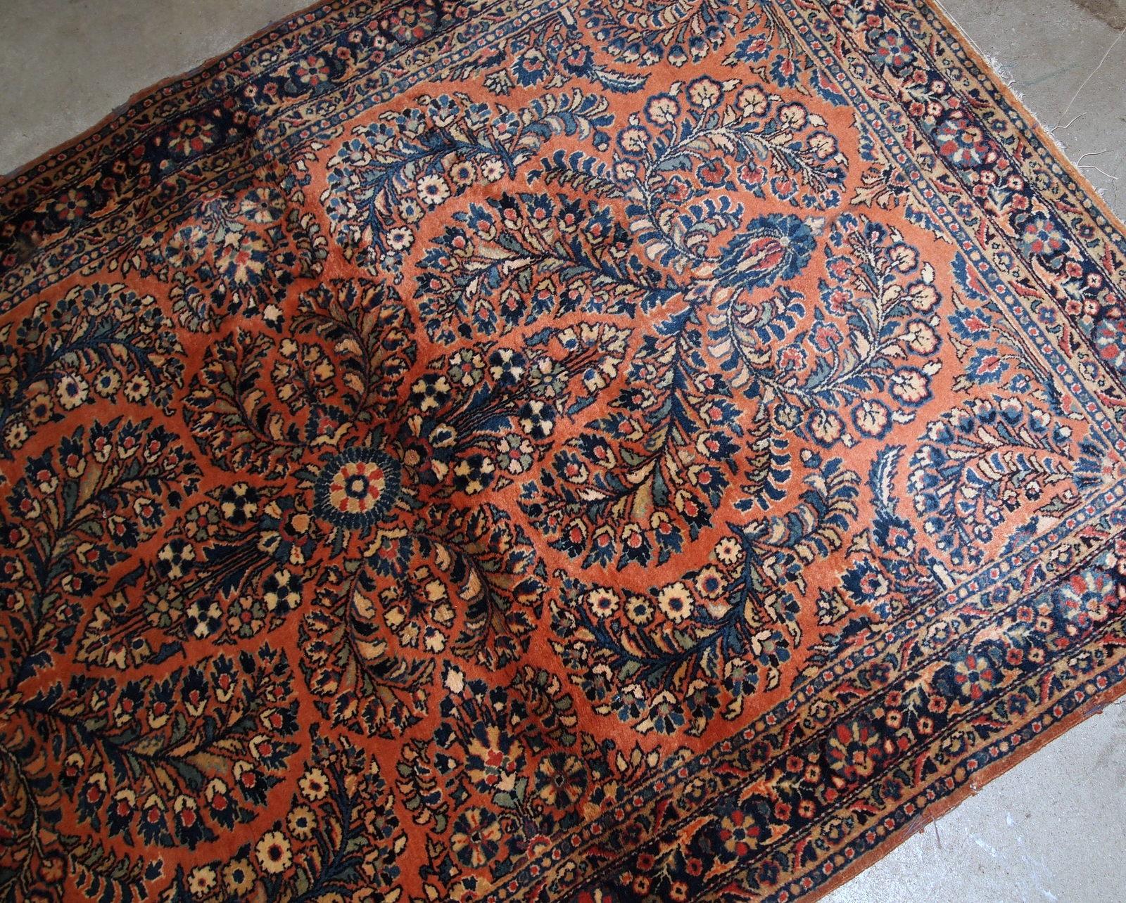 Handmade Antique Sarouk Style Rug, 1920s, 1B827 In Fair Condition For Sale In Bordeaux, FR