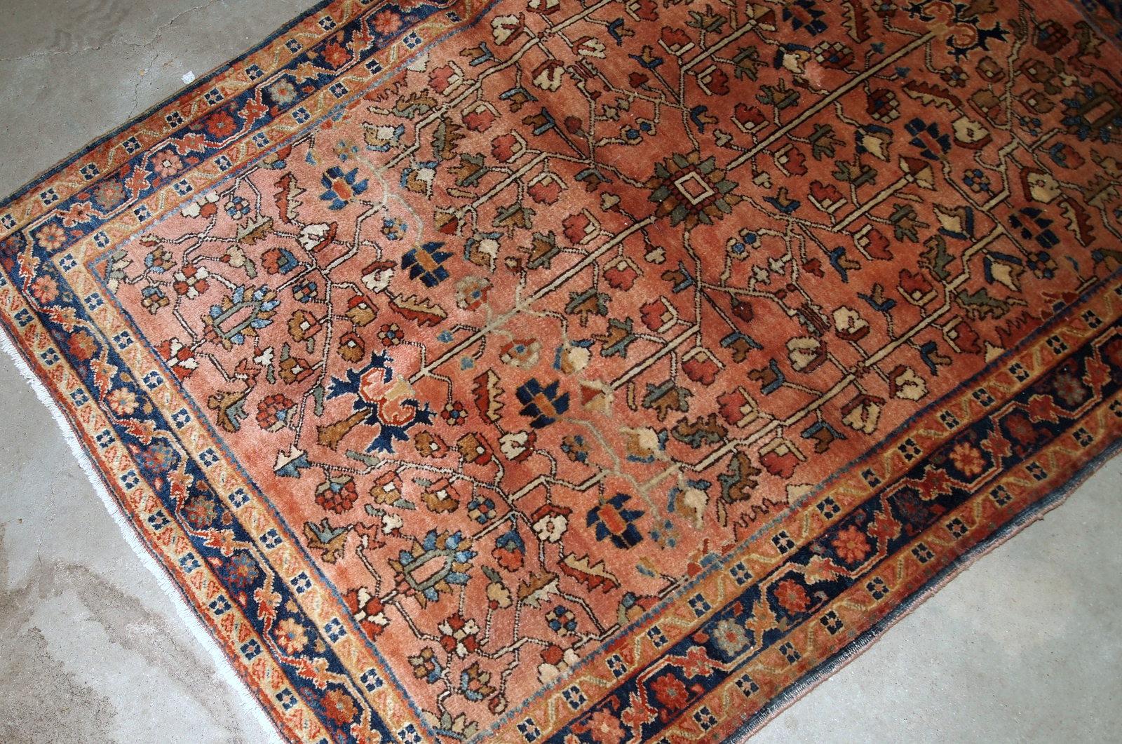 Hand-Knotted Handmade Antique Sarouk Style Rug, 1920s, 1B835 For Sale