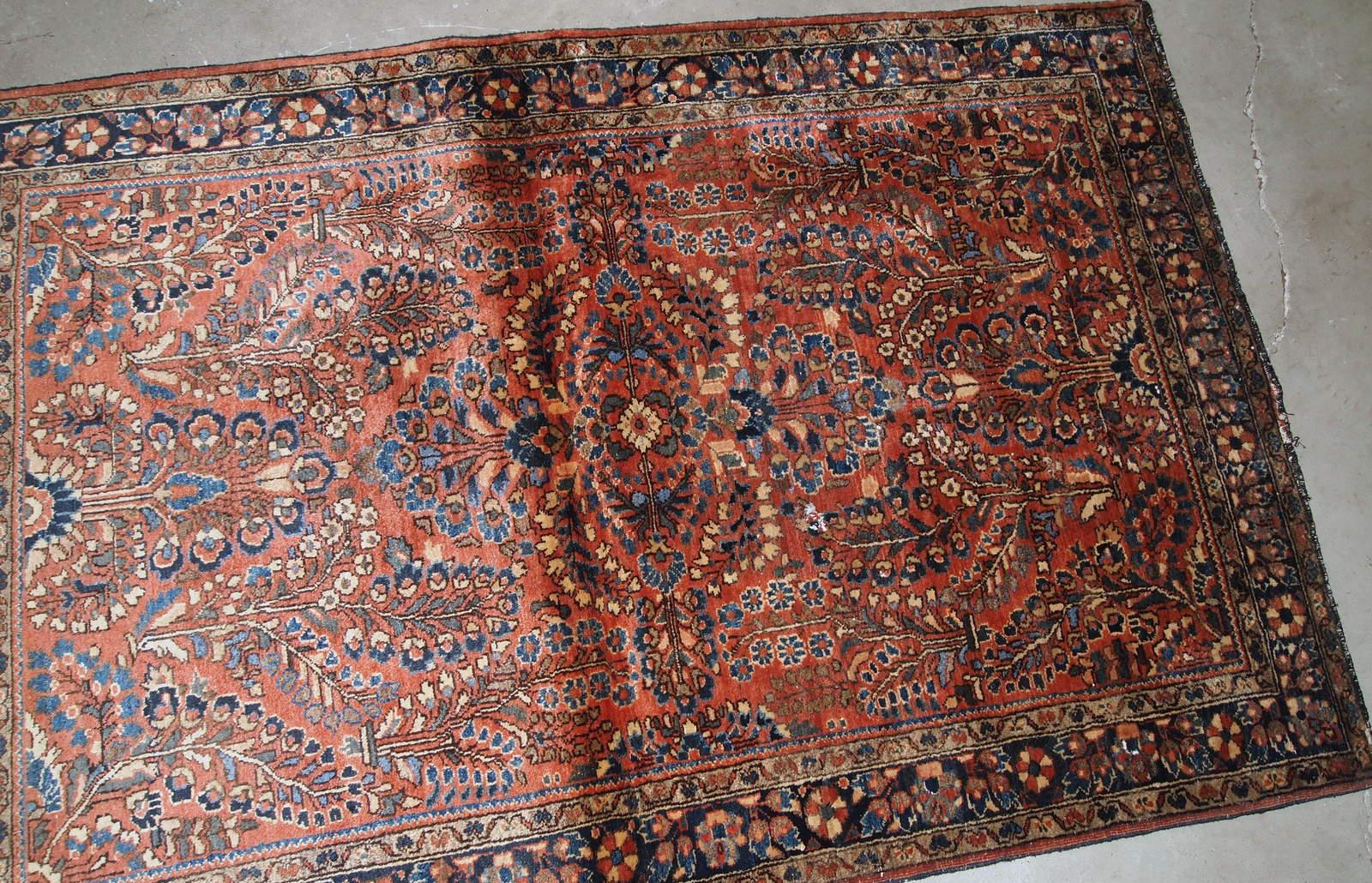 Handmade antique Sarouk style rug in original good condition. The rug is from the beginning of 20th century made in red wool.

- Condition: original good,

- circa 1920s,

- Size: 3.4' x 5.5' (103cm x 167cm),

- Material: wool,

- Country