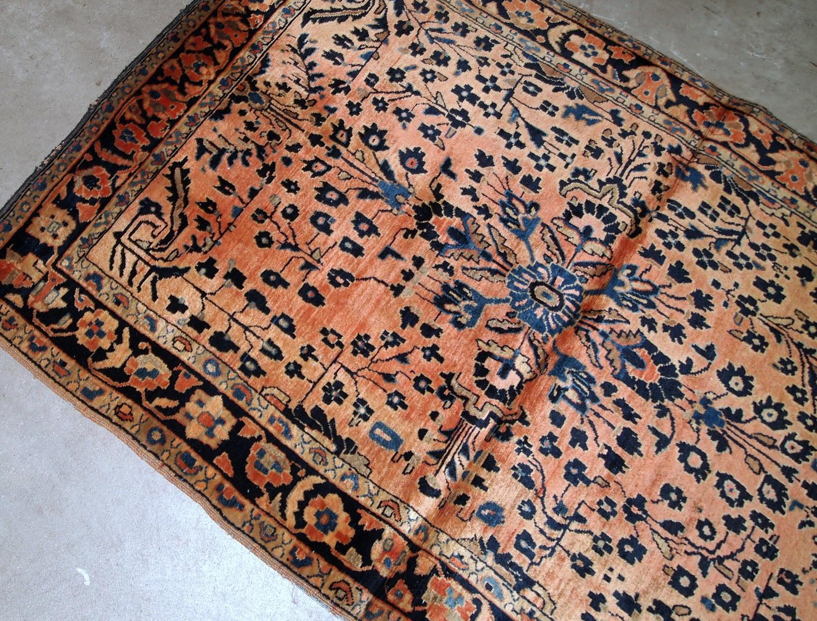 Noué à la main Tapis sarouk ancien fait à la main:: années 1920:: 1B839 en vente