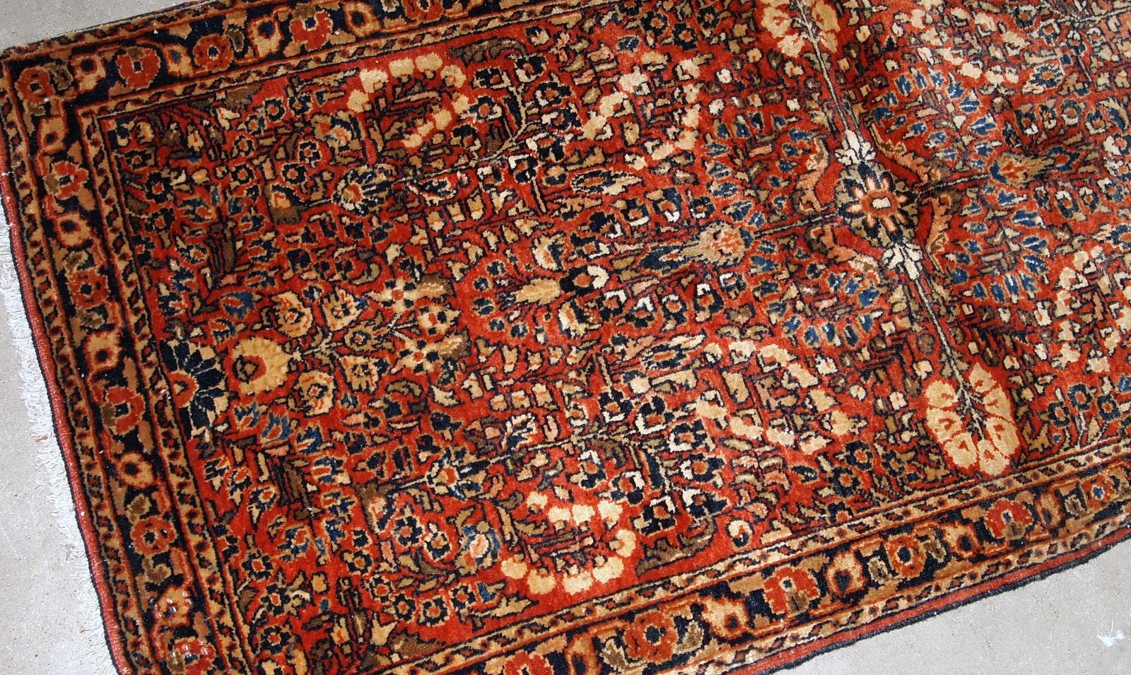 Noué à la main Tapis Sarouk ancien fait à la main, années 1920, 1B841 en vente