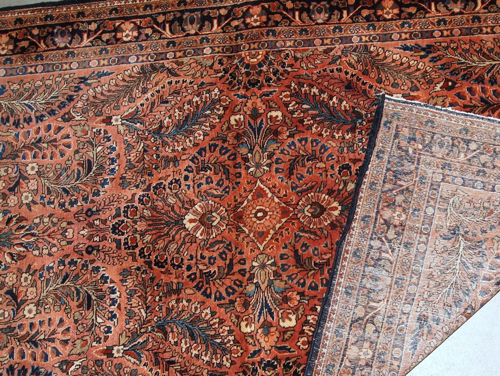 Handmade antique Sarouk style rug in original good condition. The rug is from the beginning of 20th century made in red wool.

- Condition: original good,

- circa: 1920s,

- Size: 3.6' x 5.5' (110cm x 167cm),

- Material: wool,

- Country