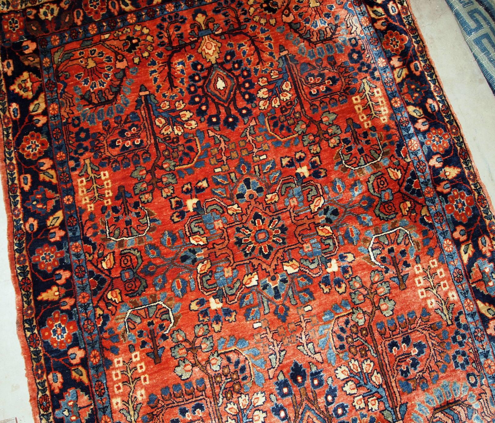 Hand-Knotted Handmade antique Sarouk style rug, 1920s, 1B697 For Sale