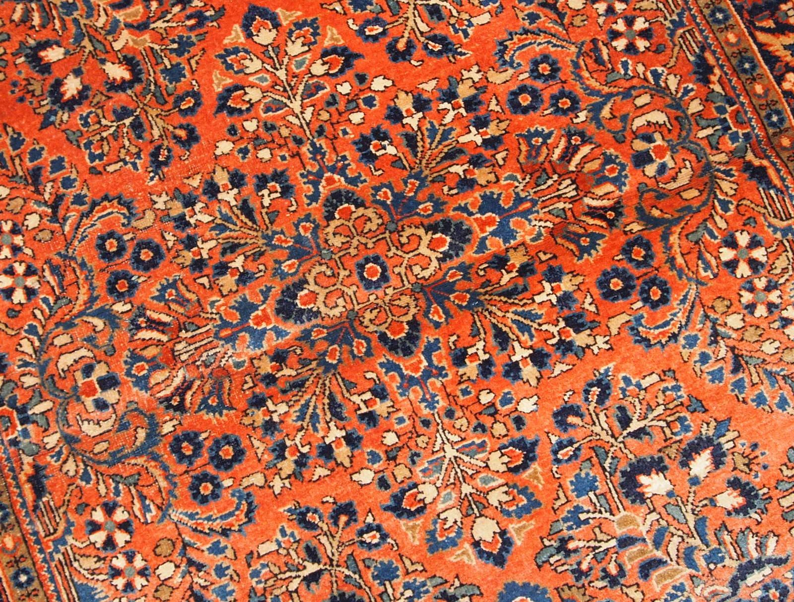 Handgefertigter antiker Teppich im Sarouk-Stil, 1920er Jahre, 1B695 im Zustand „Gut“ im Angebot in Bordeaux, FR