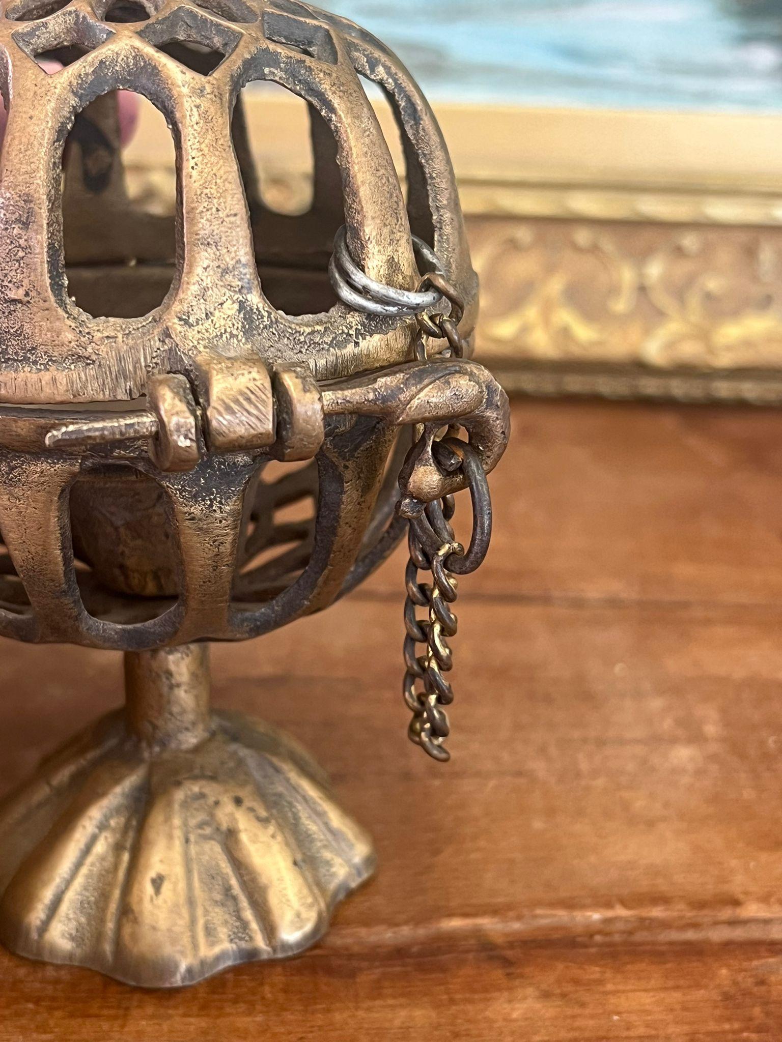 Laiton Porte-bougies à thé en laiton, fait à la main, de style antique, éventuellement décoré. en vente
