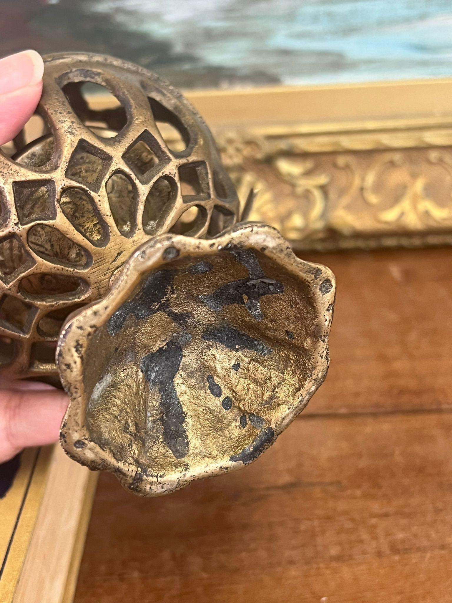 Porte-bougies à thé en laiton, fait à la main, de style antique, éventuellement décoré. en vente 2