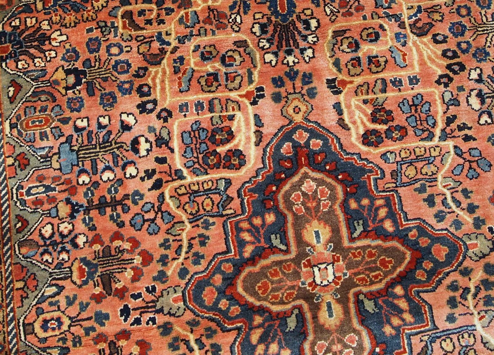 Handmade Antique Sarouk Style Rug, 1920s, 1B699 In Good Condition For Sale In Bordeaux, FR