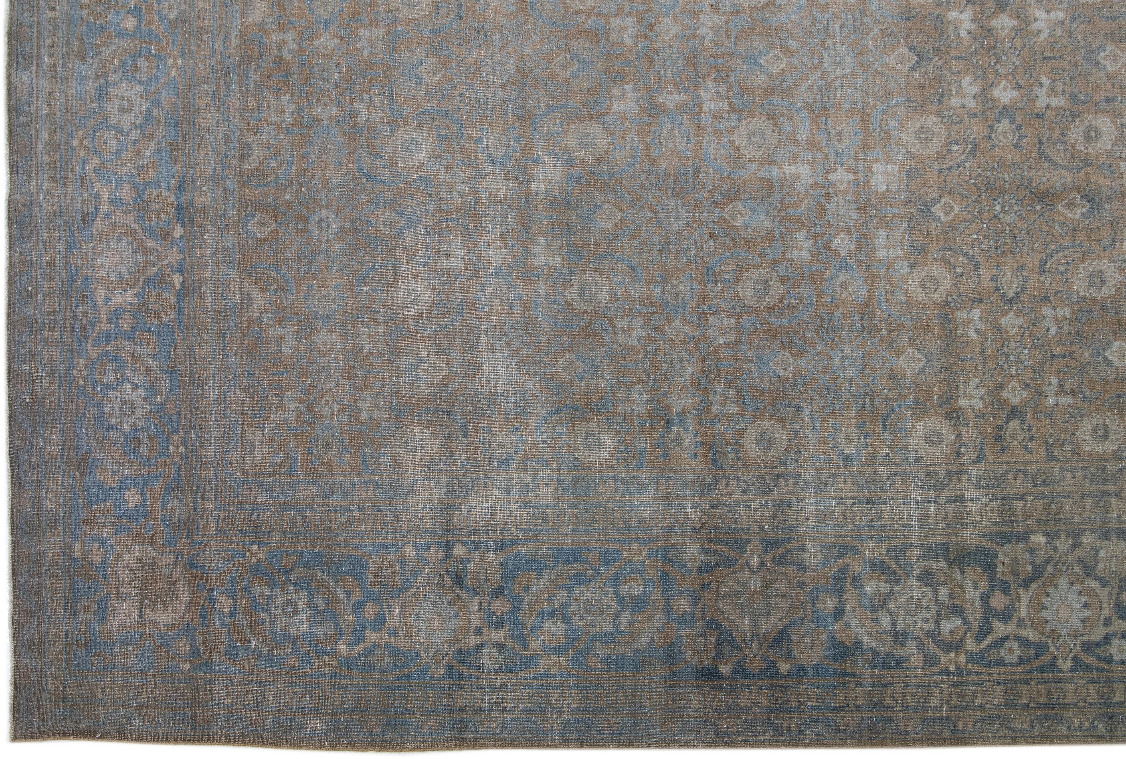 Tapis persan ancien en laine marron Tabriz fait à la main avec motif floral Bon état - En vente à Norwalk, CT