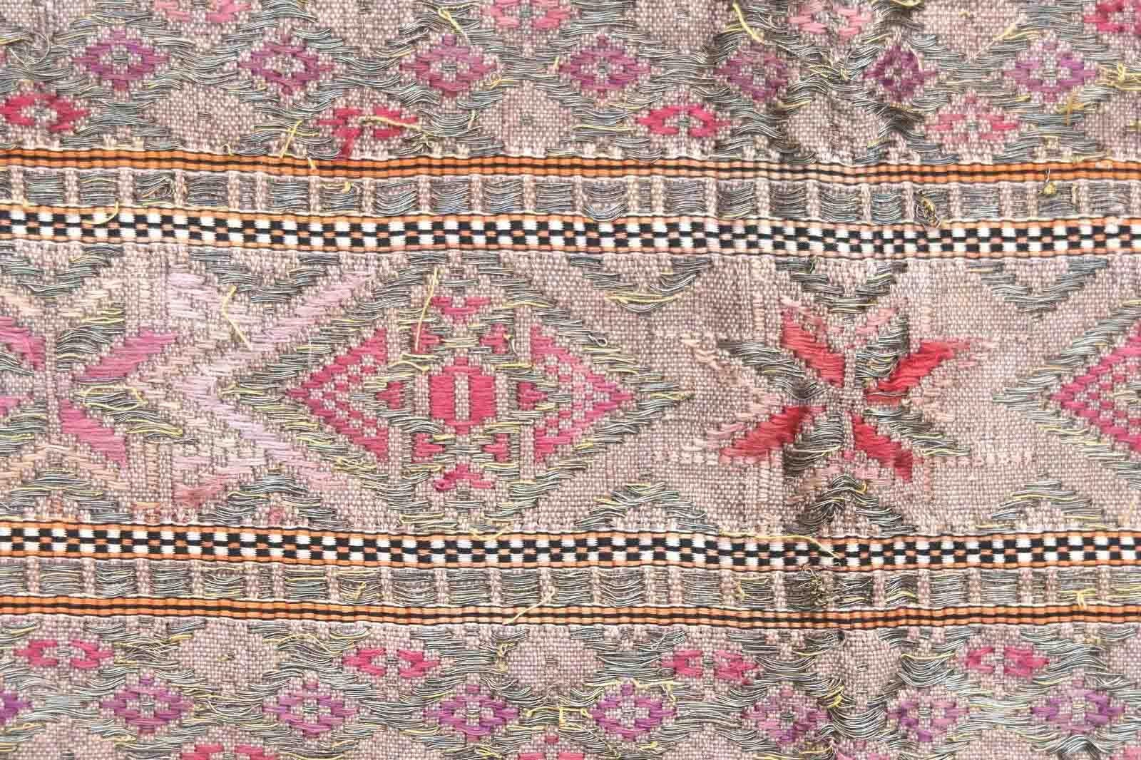 Handmade antique fragment from a wedding veil, Djerba (Tunisia). This piece is from the end of 19th century in original condition, it has some holes and wears. This kilim is collectible. It is made in cotton, silk and metal strings.

-condition: