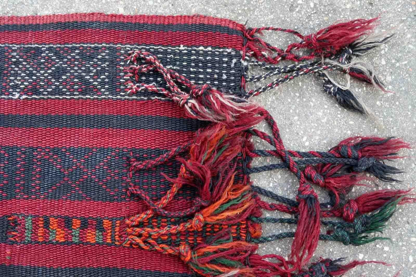 Handmade antique Tunisian Berber kilim band in stripes. This flatweave has been made in the beginning of 20rh century, it is in original good condition.

-condition: original good,

-circa: 1900s,

-size: 1.8' x 6.2' (55cm x